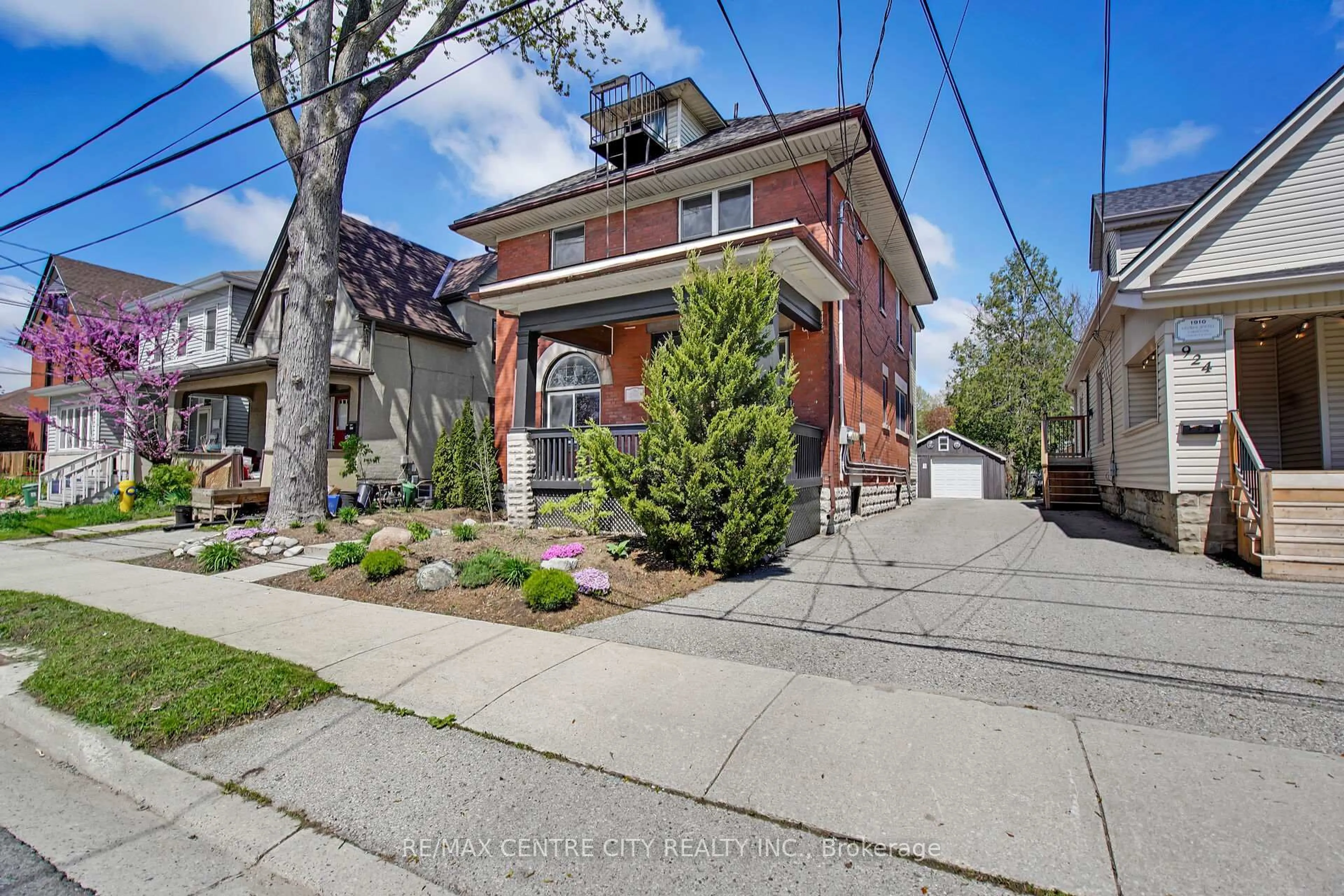 Home with brick exterior material, street for 922 Queens Ave, London East Ontario N5W 3H8