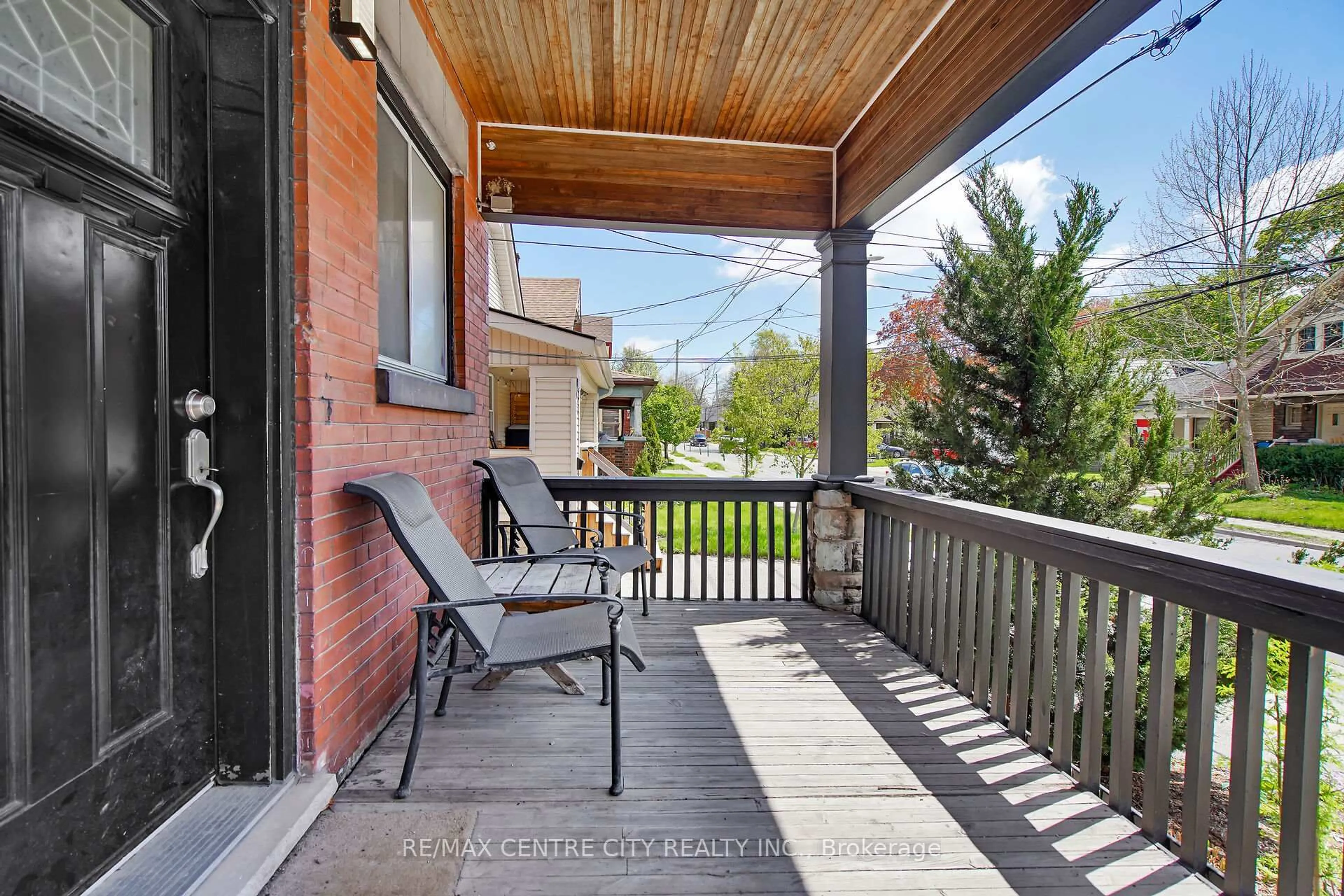 Patio, street for 922 Queens Ave, London East Ontario N5W 3H8