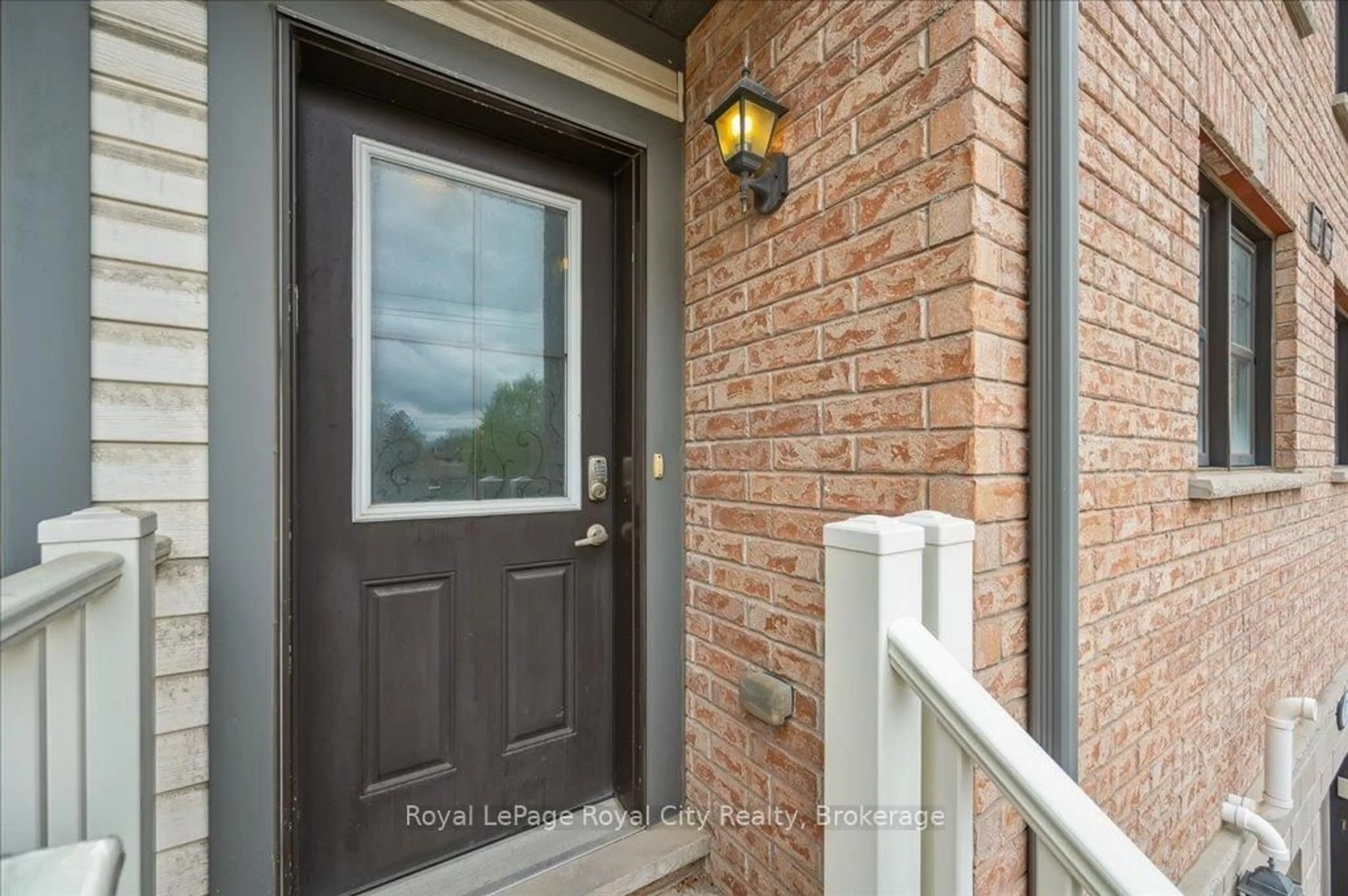 Indoor entryway for 701 Homer Watson Blvd #86, Kitchener Ontario N2C 0B5