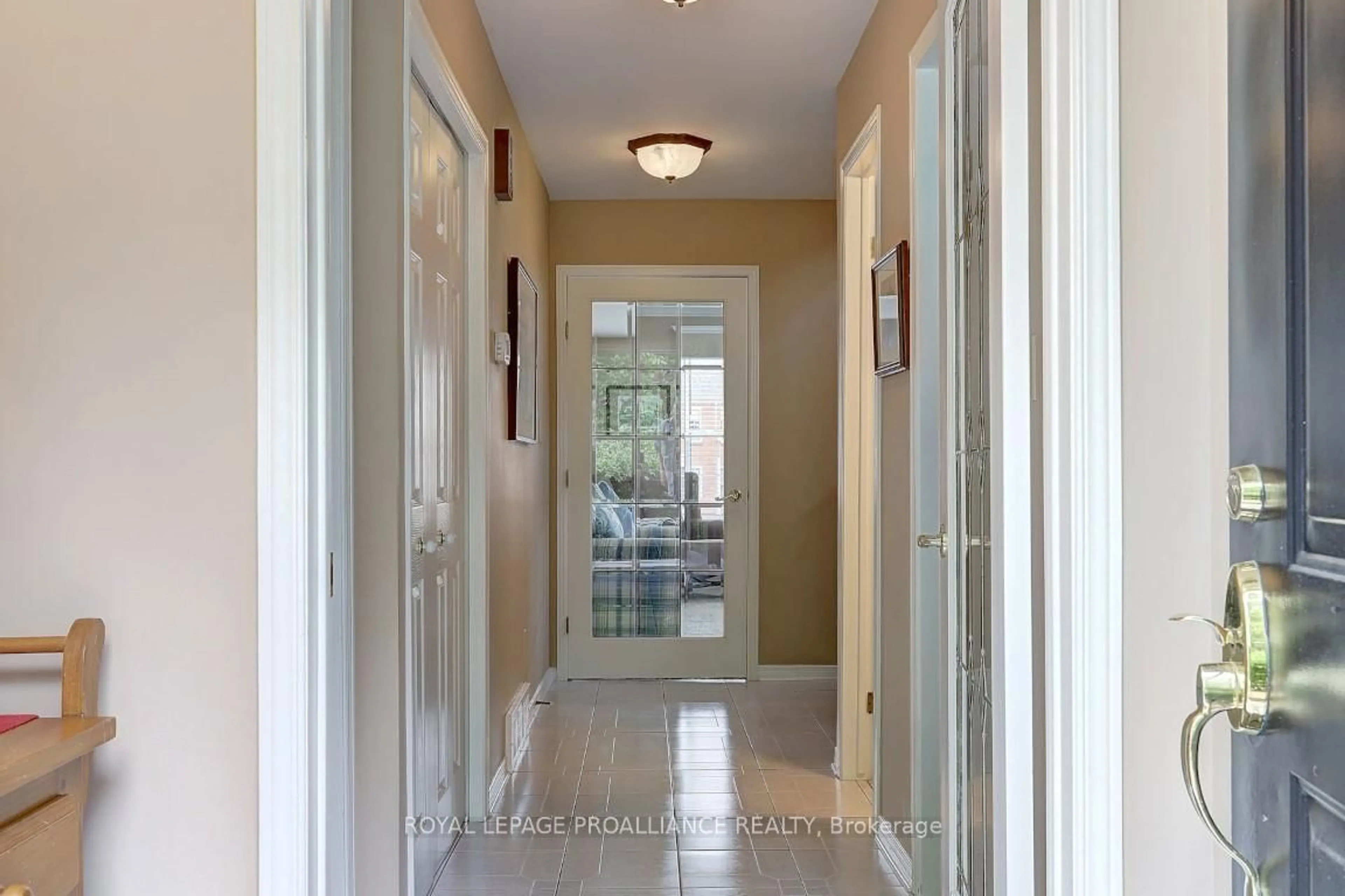 Indoor entryway for 11 COUNTRY CLUB Pl, Brockville Ontario K6V 6T7