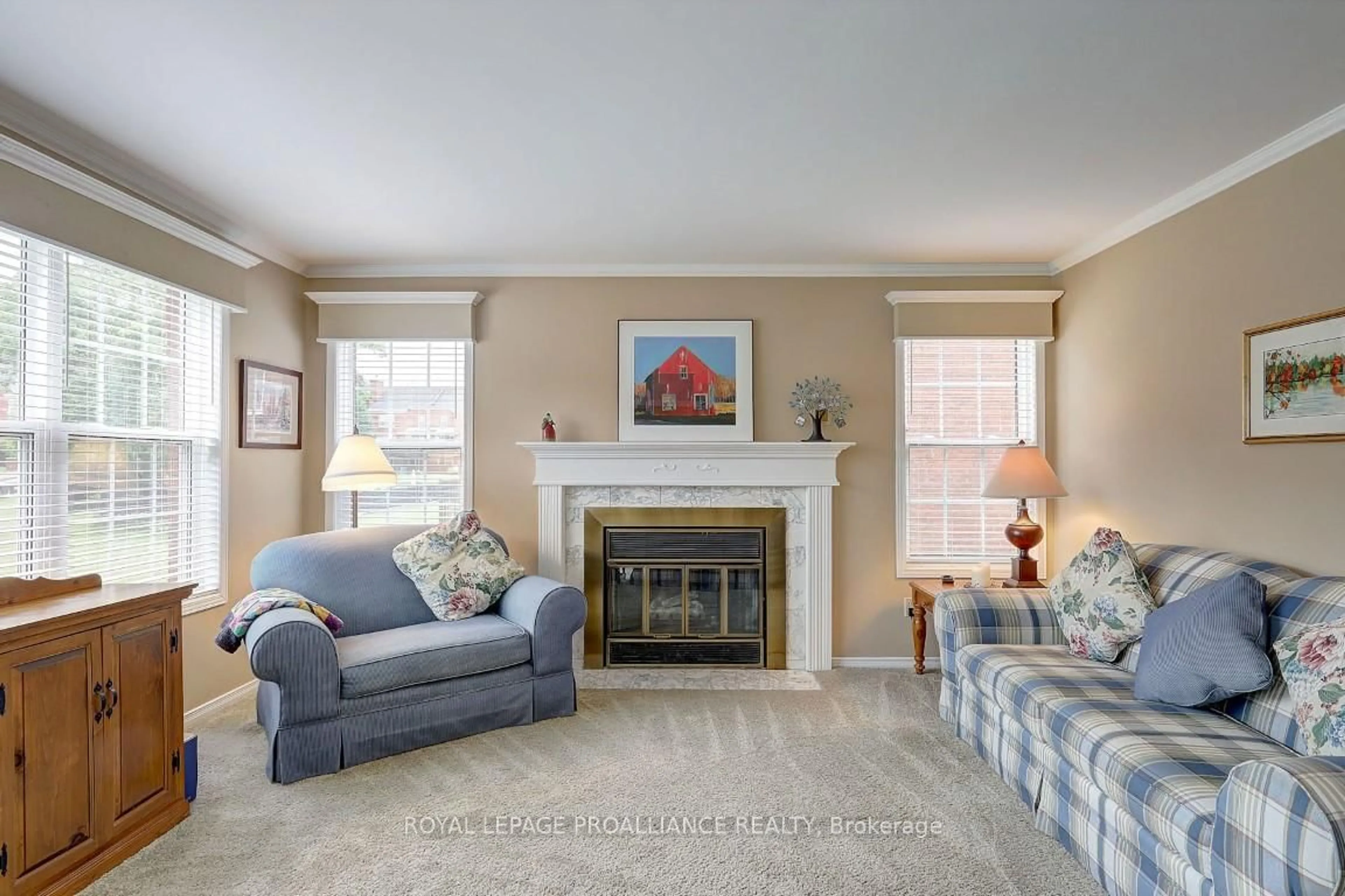 Living room with furniture, unknown for 11 COUNTRY CLUB Pl, Brockville Ontario K6V 6T7