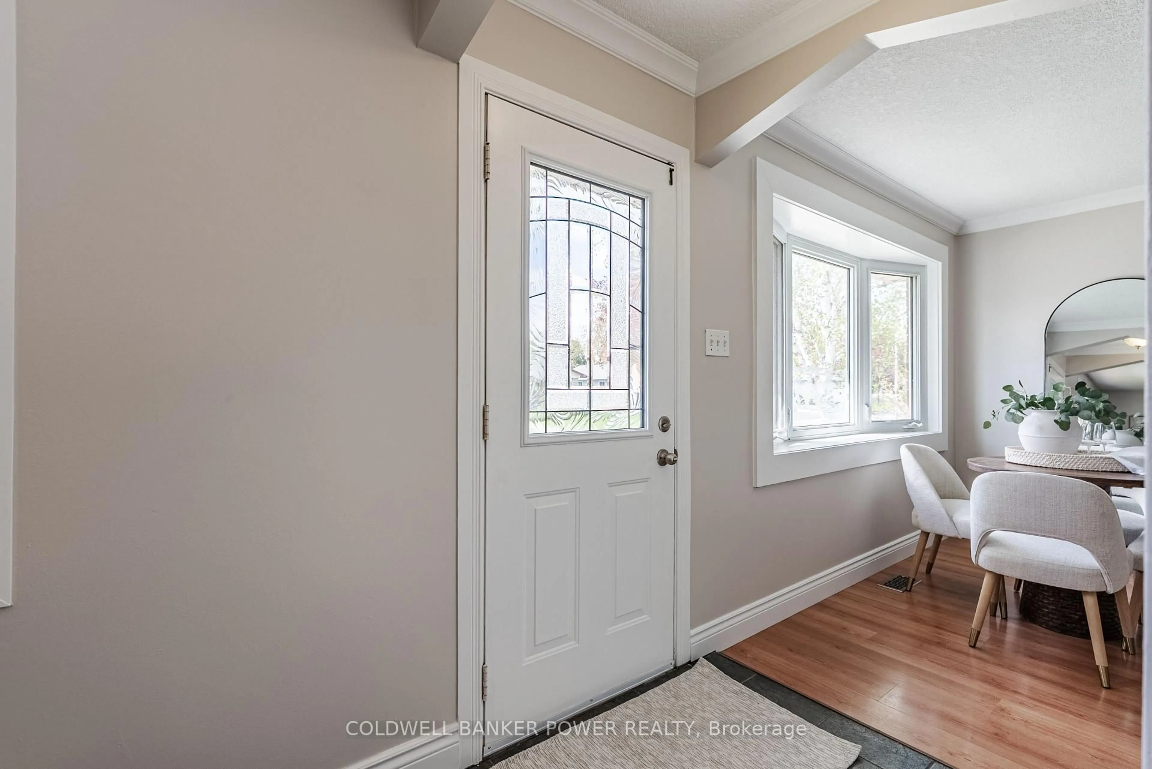 Indoor entryway for 22 SCOTCHMERE Cres, London South Ontario N6E 2A1