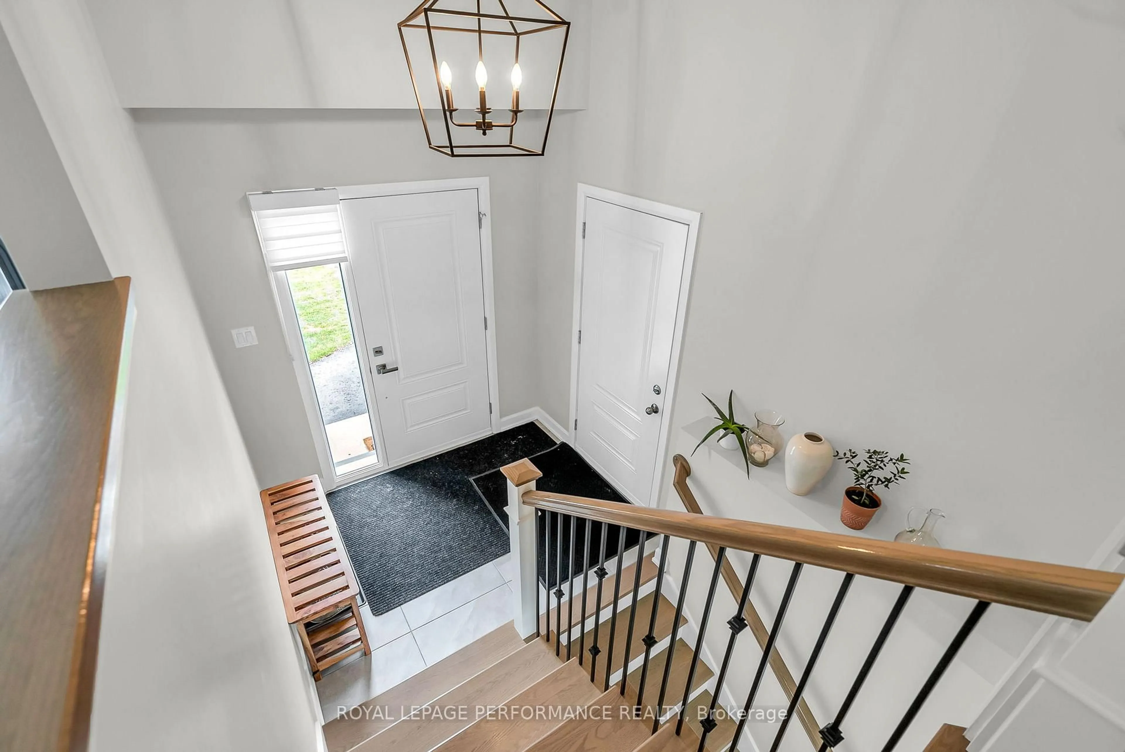 Indoor entryway for 352 Tollgate Rd, Cornwall Ontario K6H 5R6