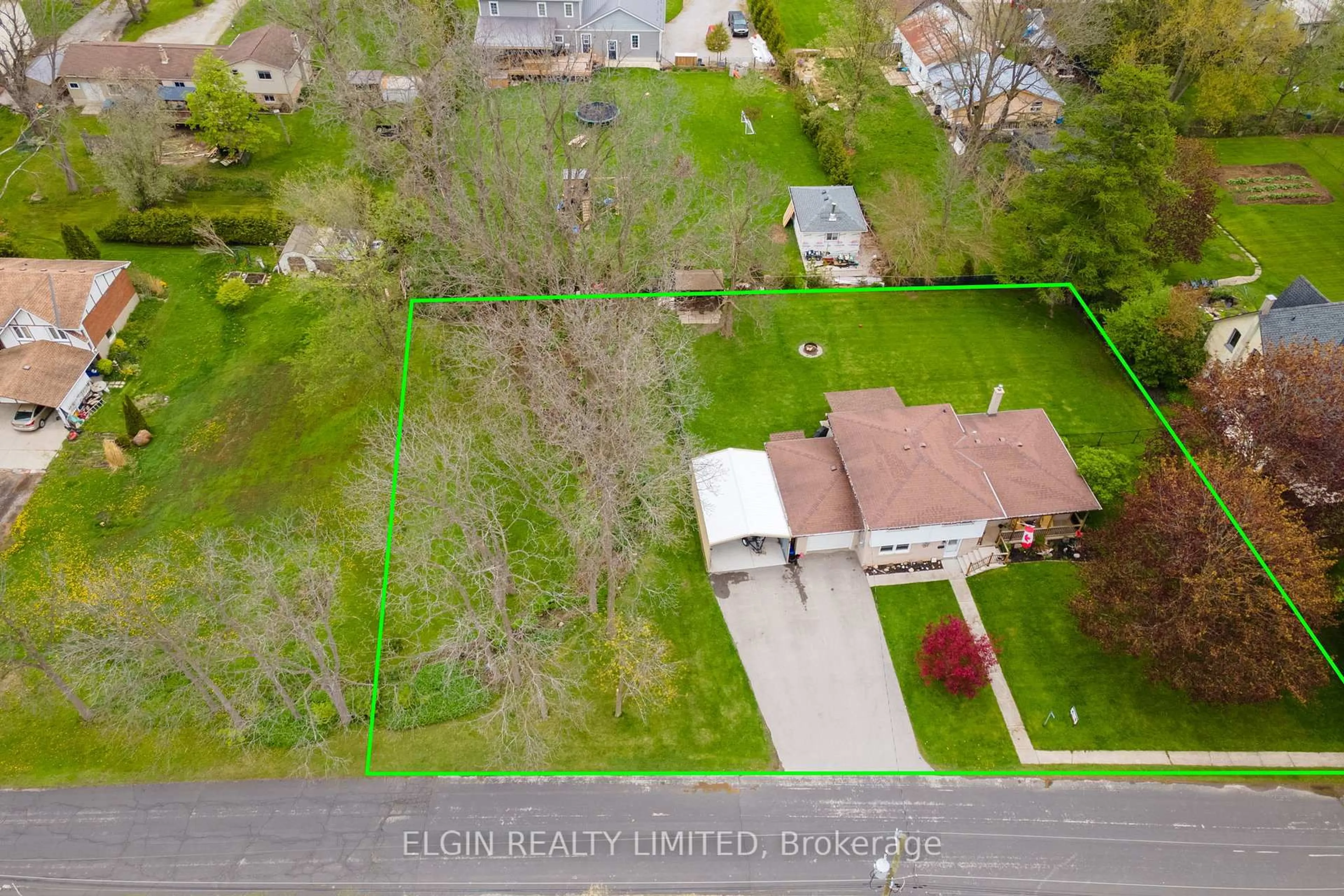 A pic from outside/outdoor area/front of a property/back of a property/a pic from drone, street for 9618 Francis St, Southwold Ontario N0L 2E0