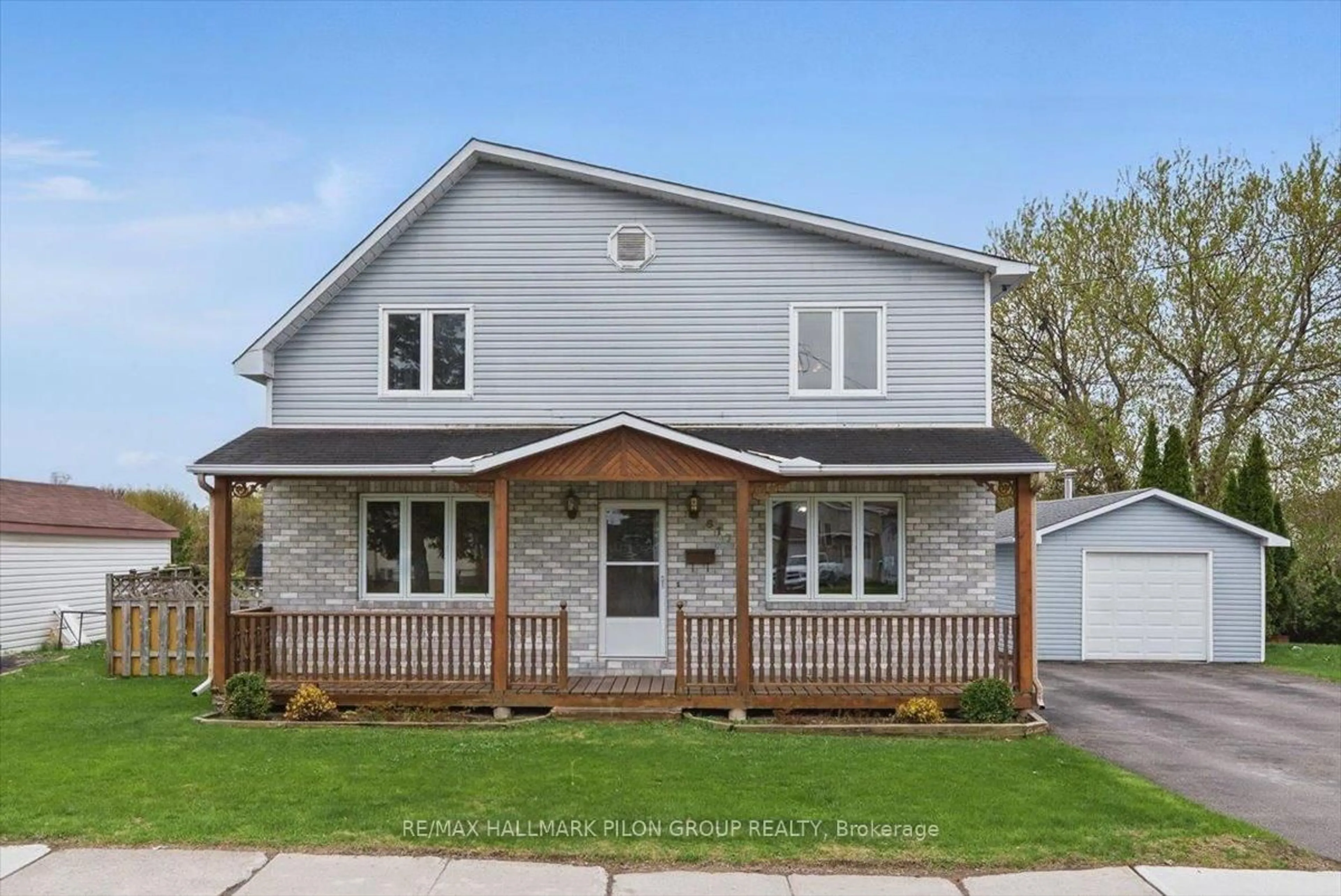 Home with vinyl exterior material, street for 617 Laurier St, Clarence-Rockland Ontario K4K 1E7