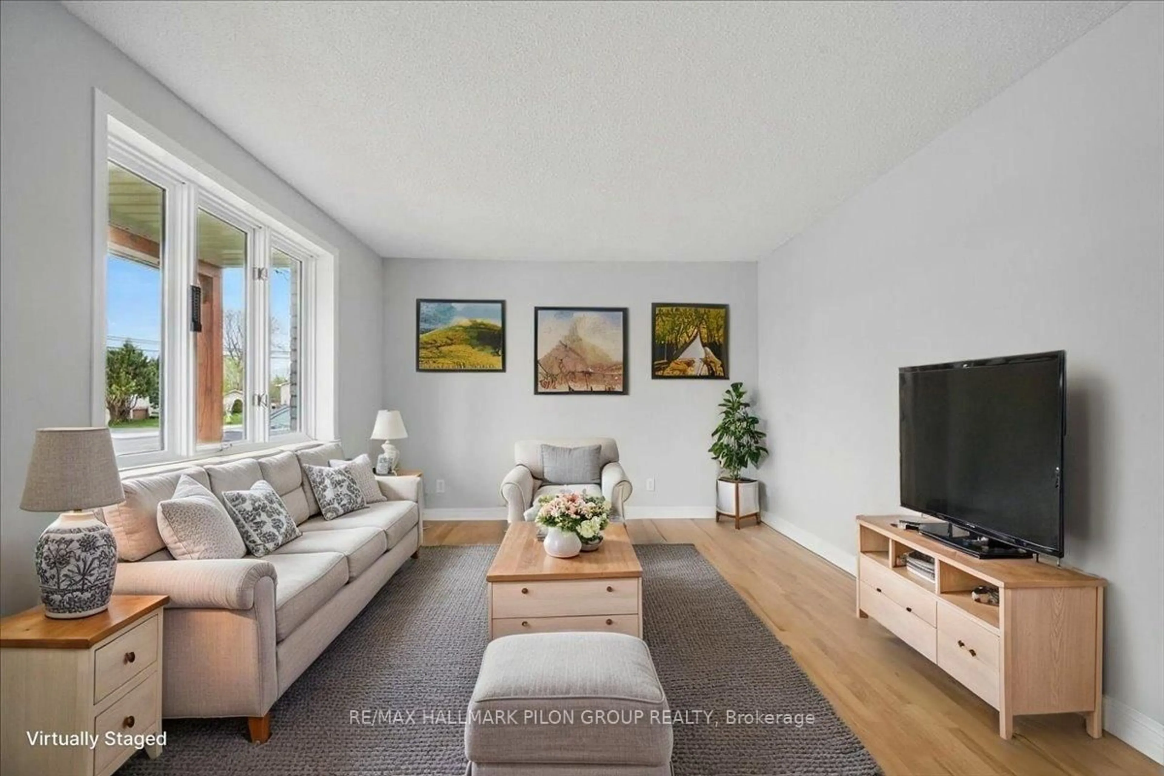 Living room with furniture, unknown for 617 Laurier St, Clarence-Rockland Ontario K4K 1E7
