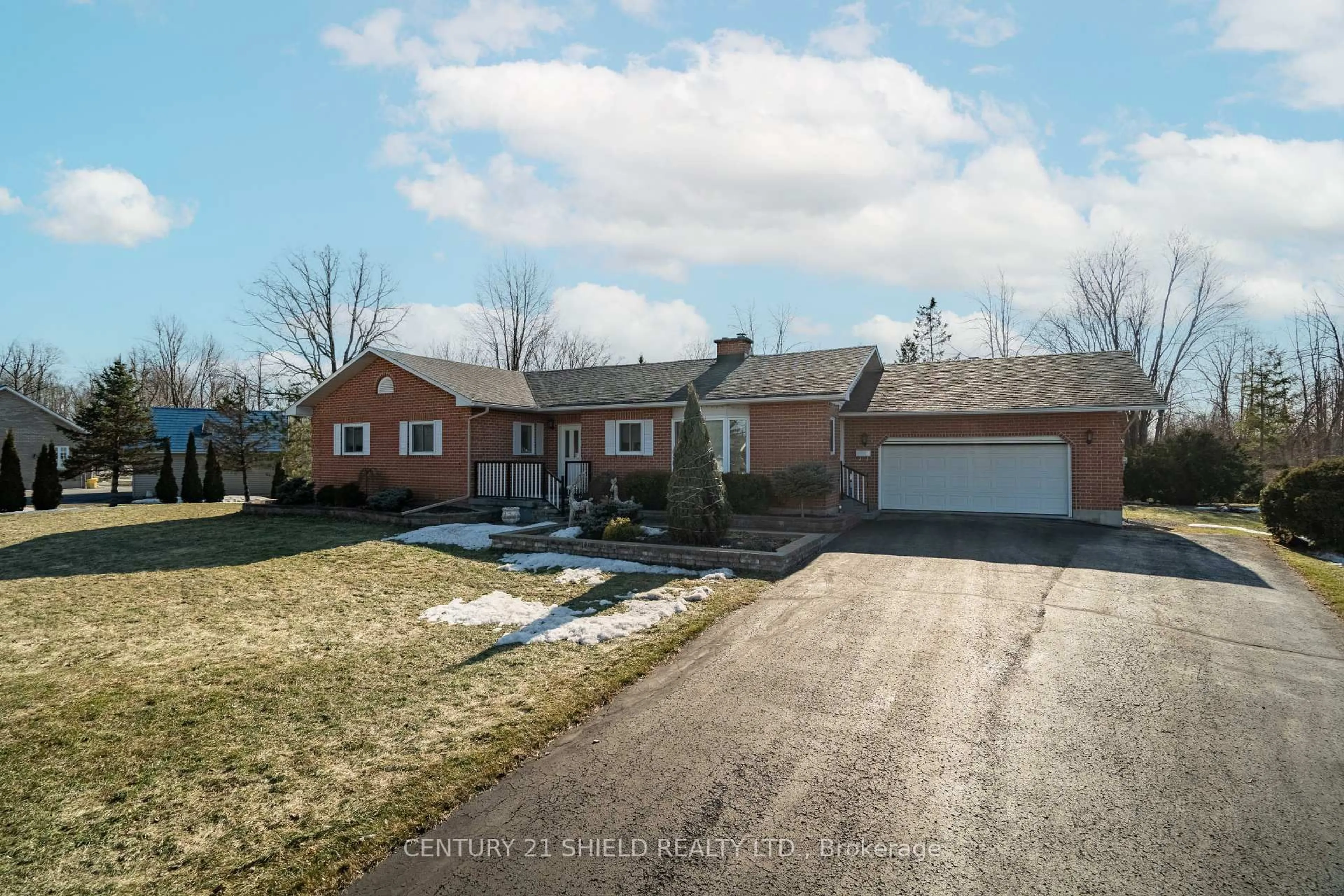 A pic from outside/outdoor area/front of a property/back of a property/a pic from drone, street for 5514 Poplar Ave, South Stormont Ontario K0C 1P0