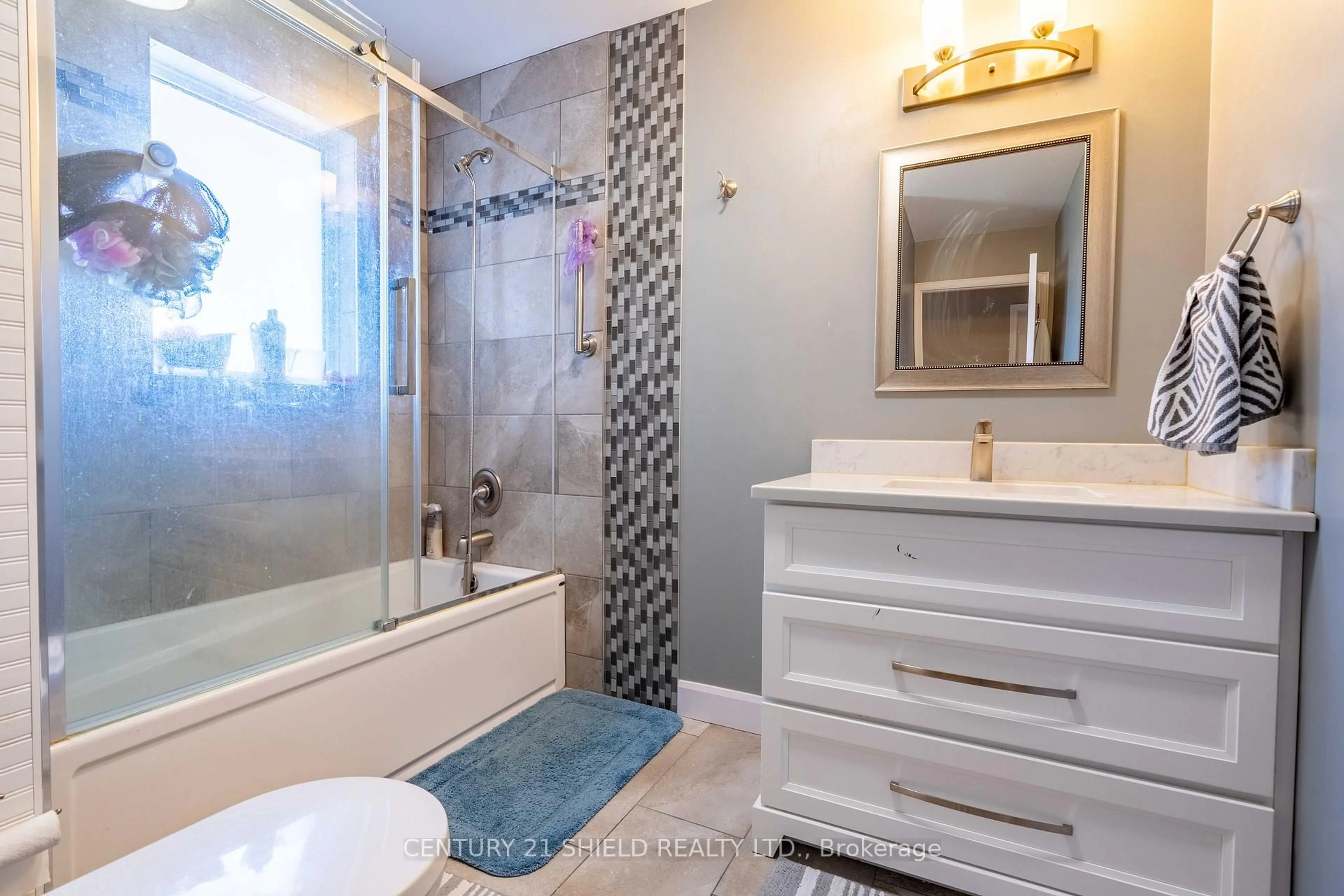 Standard bathroom, ceramic/tile floor for 5514 Poplar Ave, South Stormont Ontario K0C 1P0