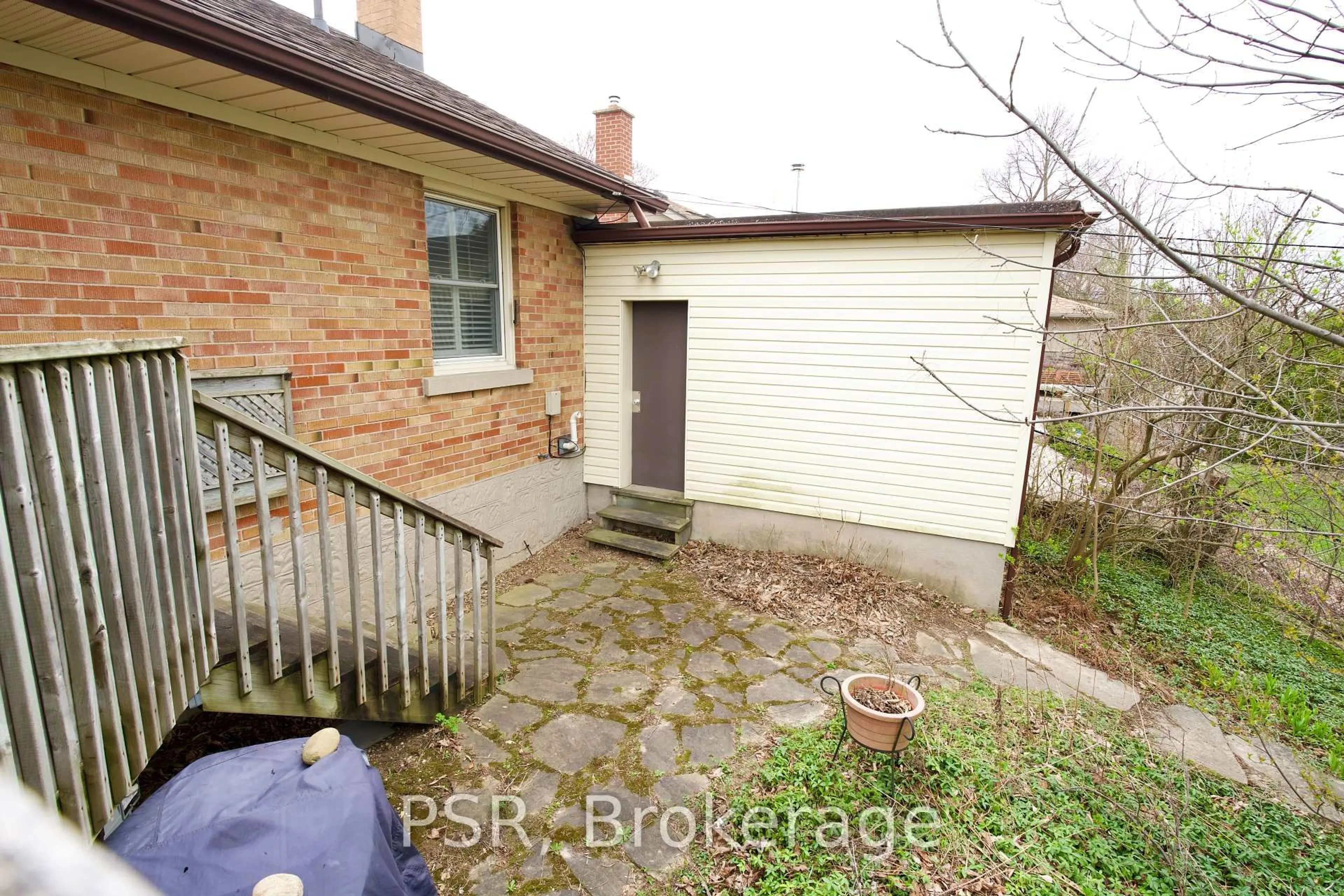 Patio, street for 176 Rodney St, Waterloo Ontario N2J 1G3