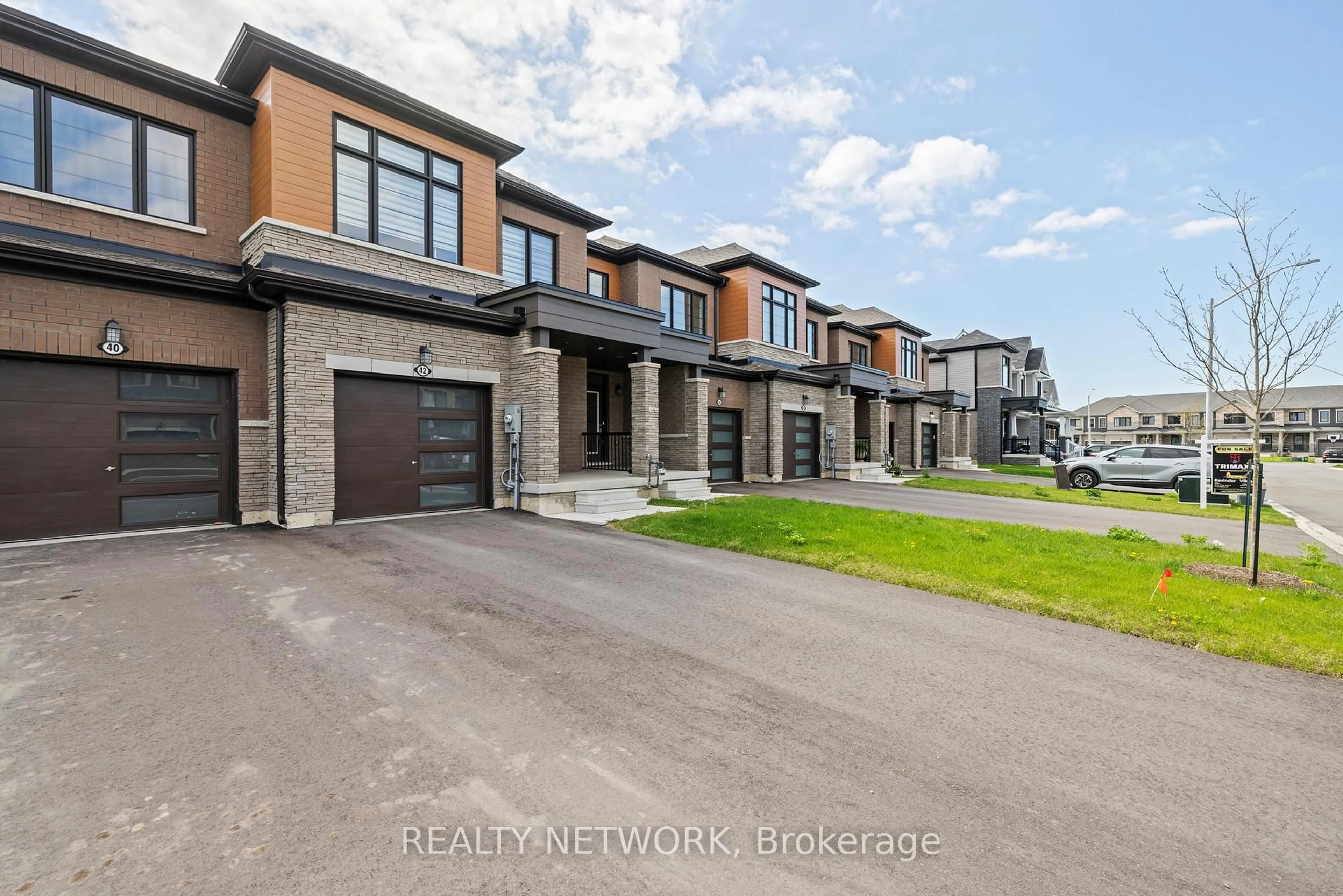 Home with brick exterior material, street for 42 Concord Dr, Thorold Ontario L2V 0K9