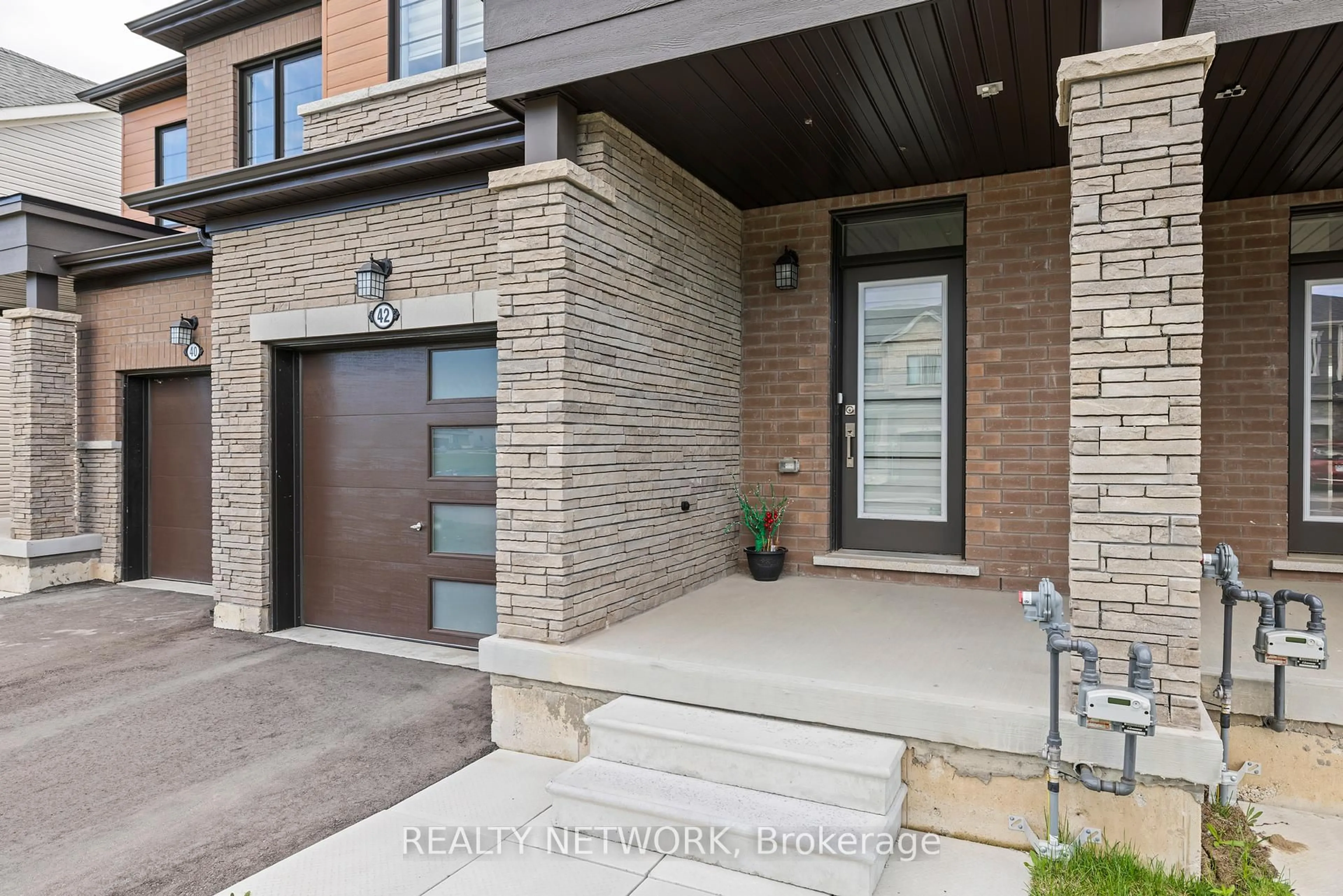 Home with brick exterior material, street for 42 Concord Dr, Thorold Ontario L2V 0K9