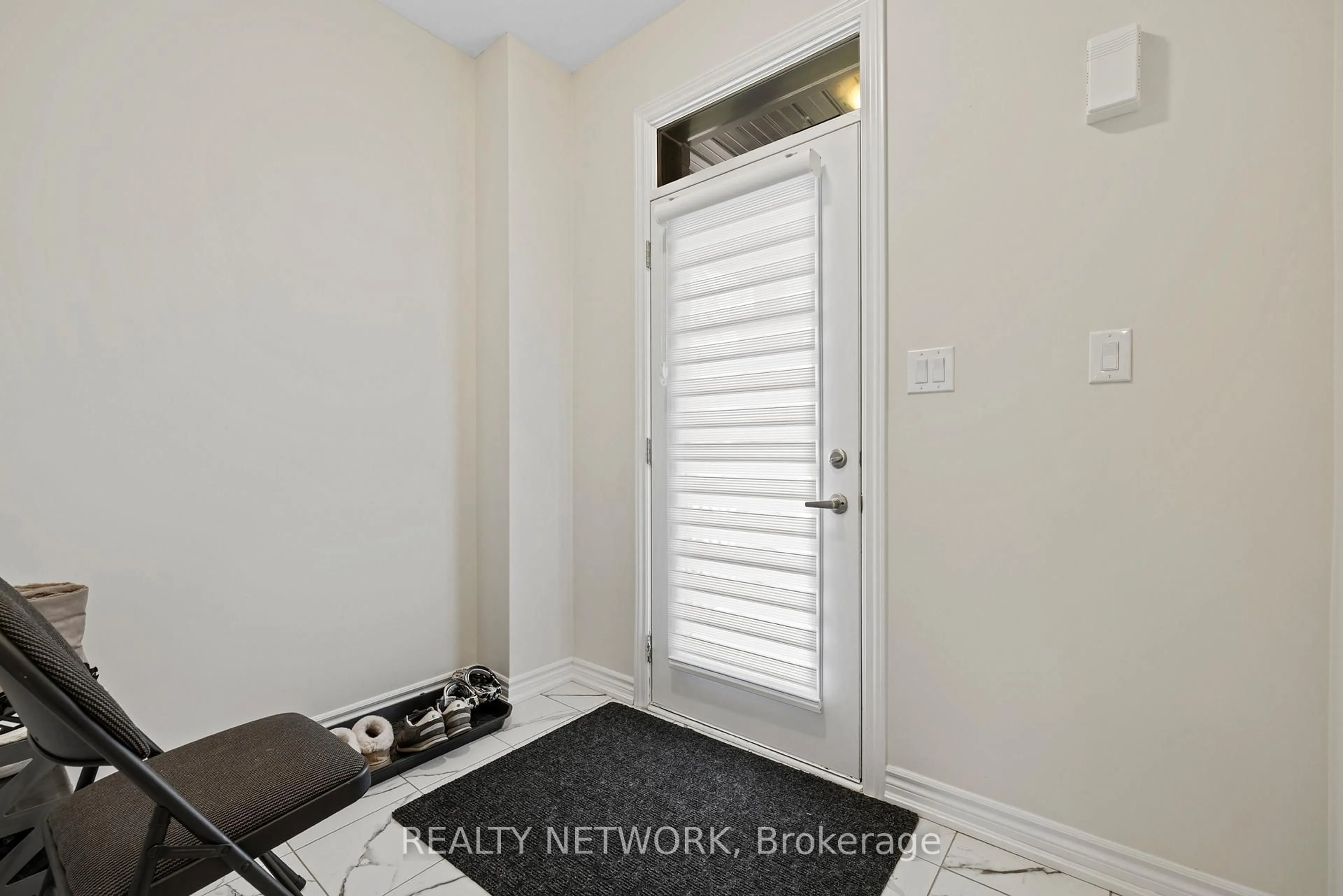 Indoor entryway for 42 Concord Dr, Thorold Ontario L2V 0K9