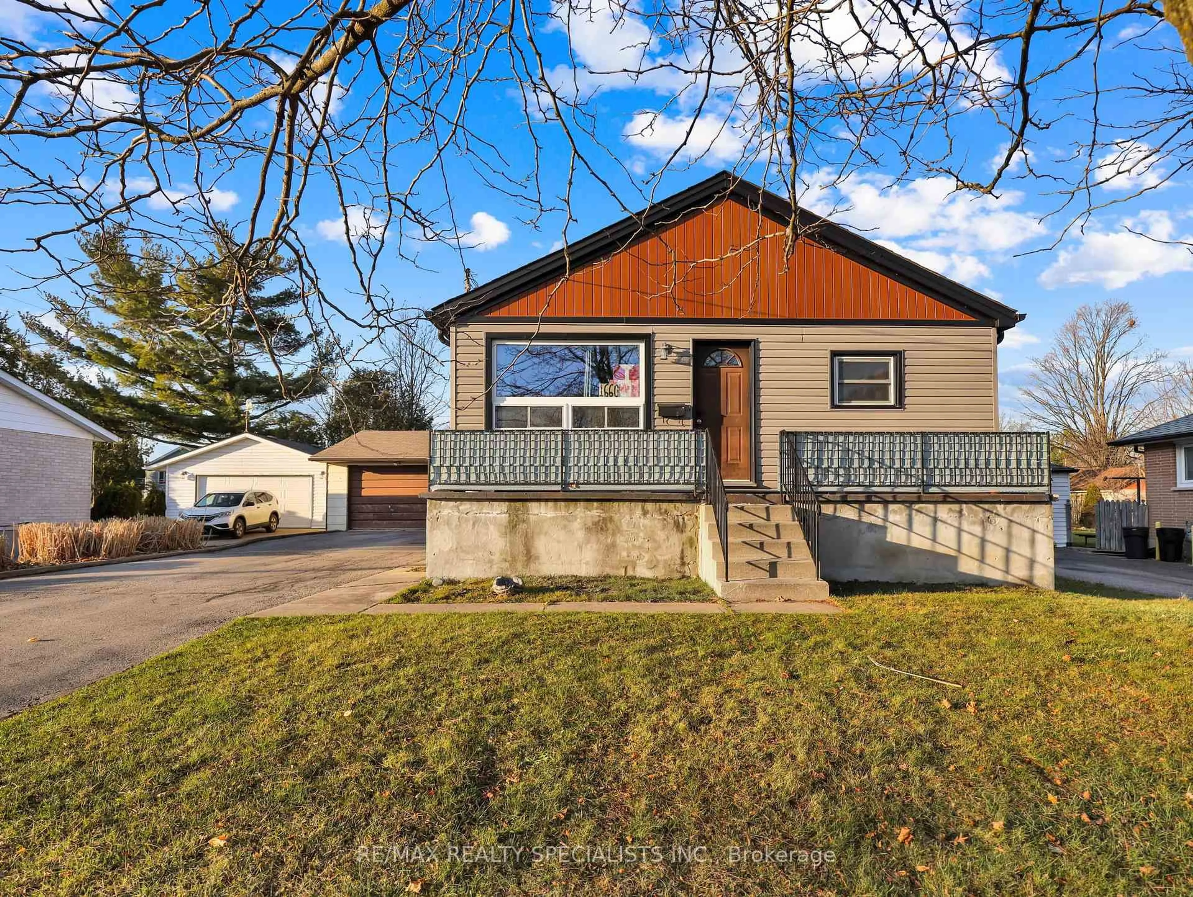 Home with vinyl exterior material, street for 1660 Hansuld St, London East Ontario N5V 1Y7