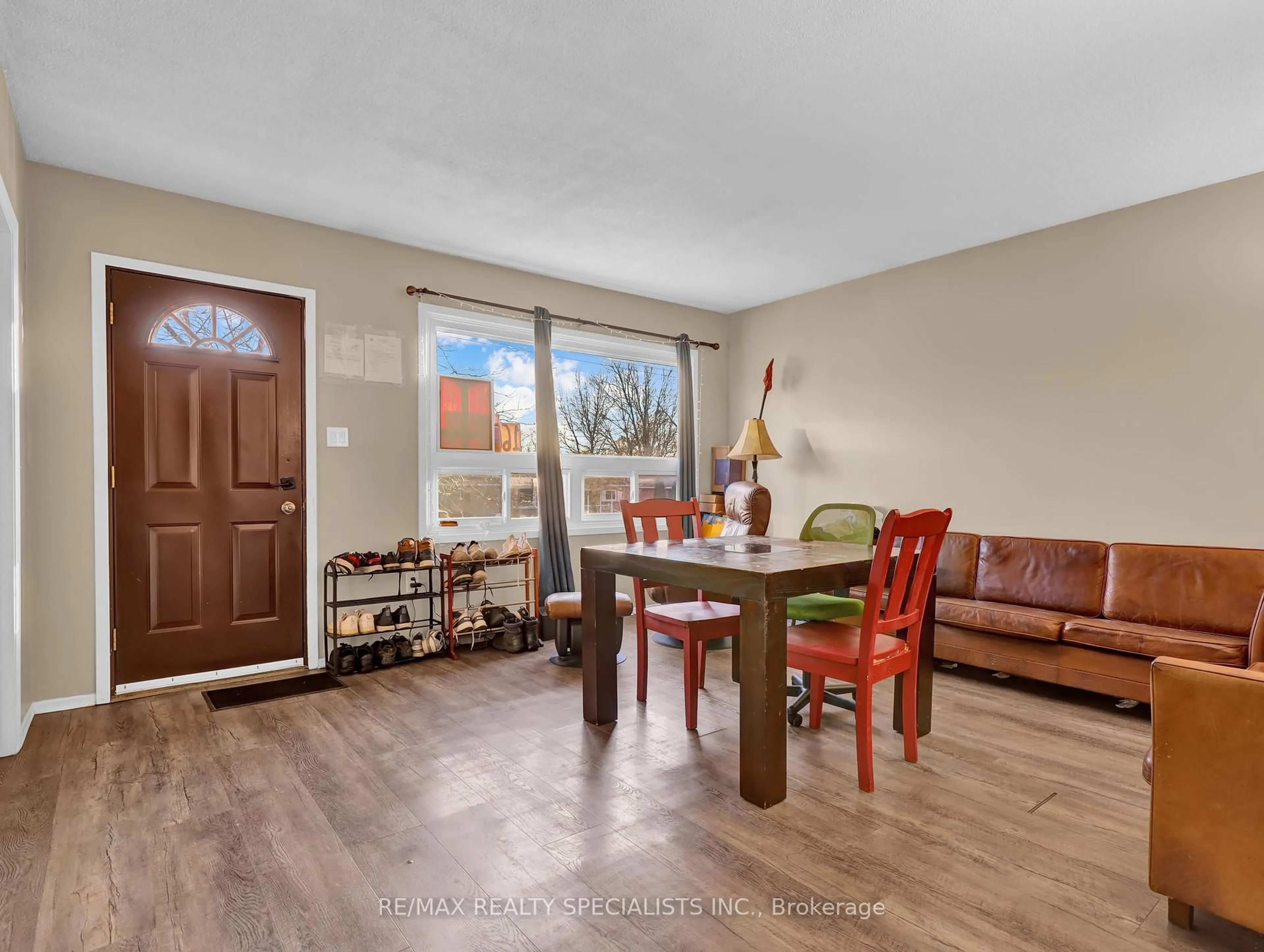 Living room with furniture, wood/laminate floor for 1660 Hansuld St, London East Ontario N5V 1Y7
