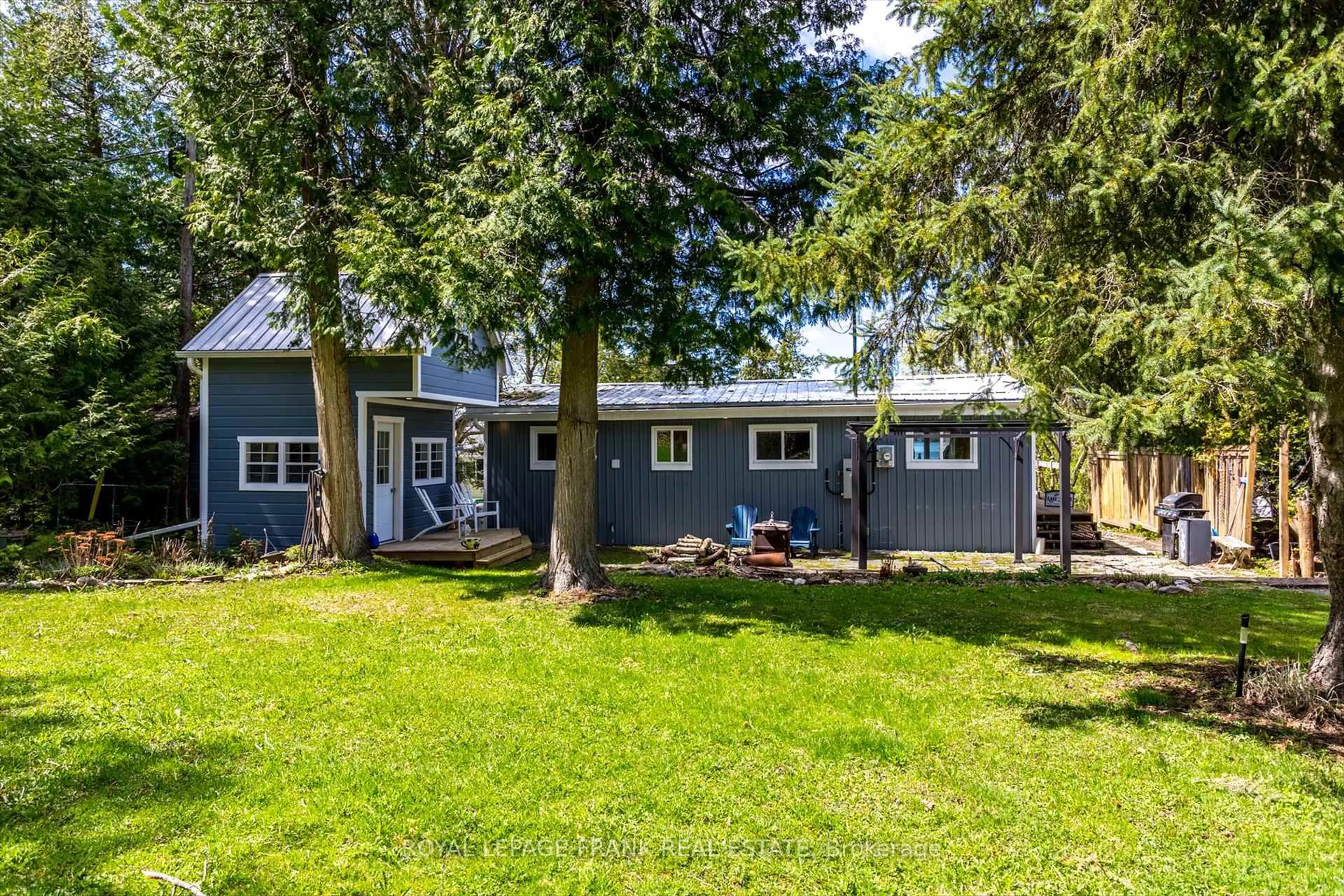 Home with vinyl exterior material, street for 8 Daisy Tr, Kawartha Lakes Ontario K0M 1L0