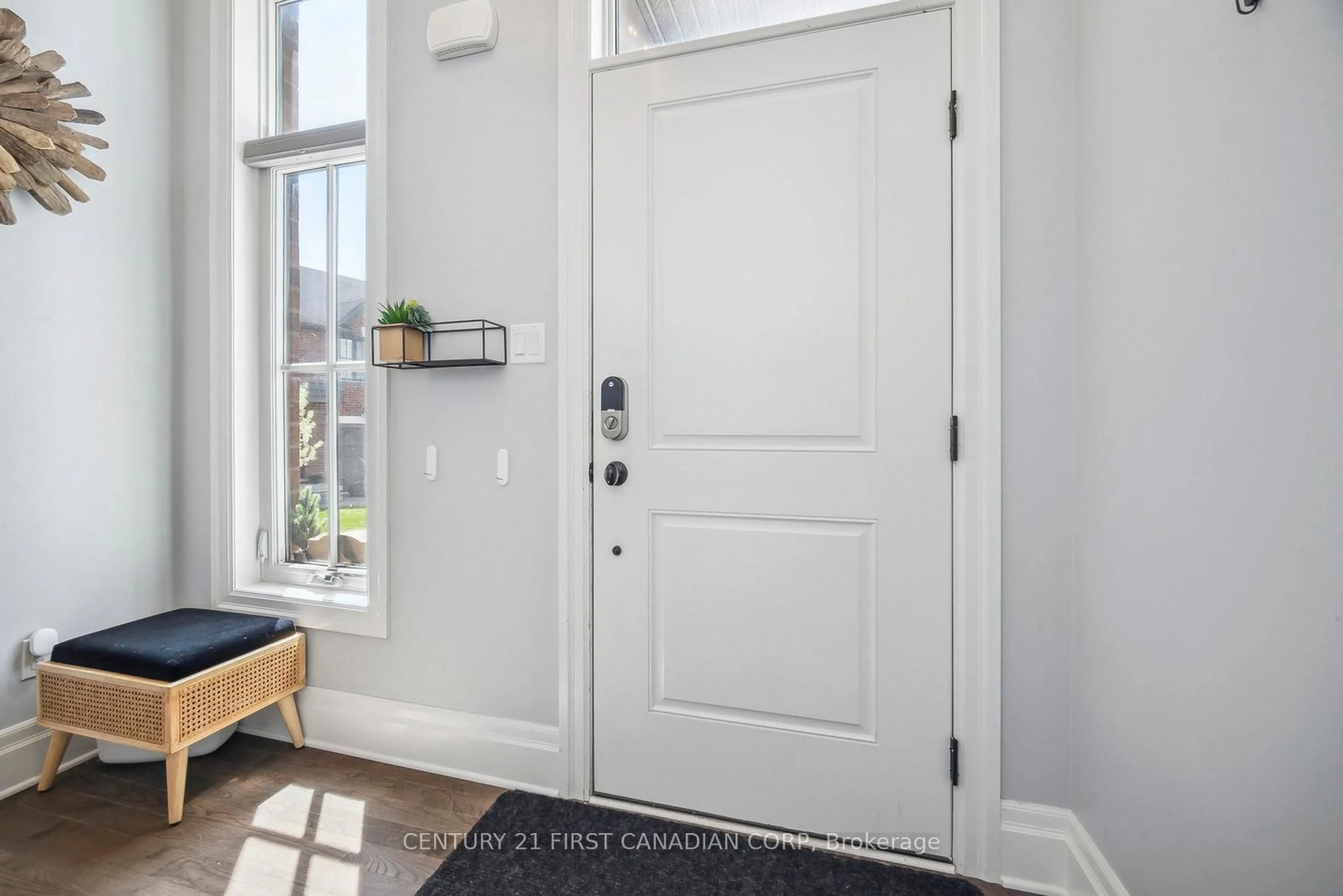 Indoor entryway for 555 SUNNINGDALE Rd #14, London North Ontario N5X 0M4
