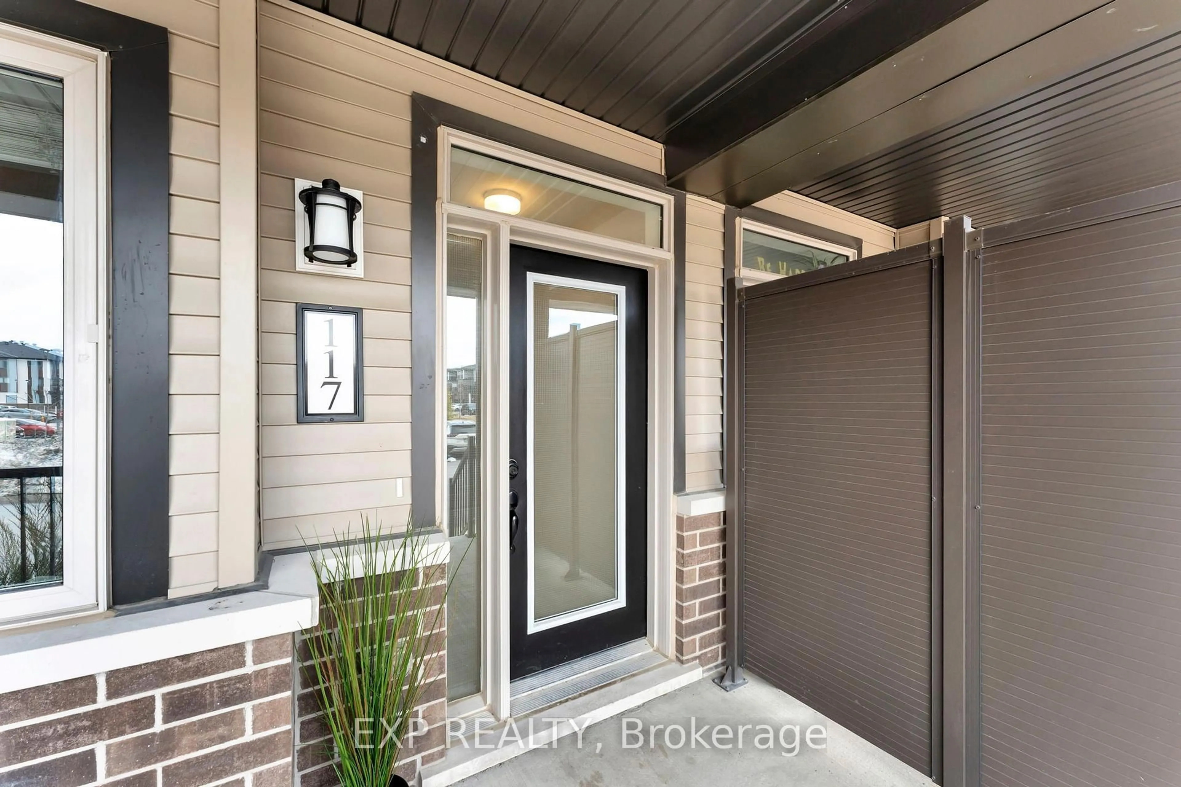 Indoor entryway for 117 Pilot Private, Ottawa Ontario K2V 0S4