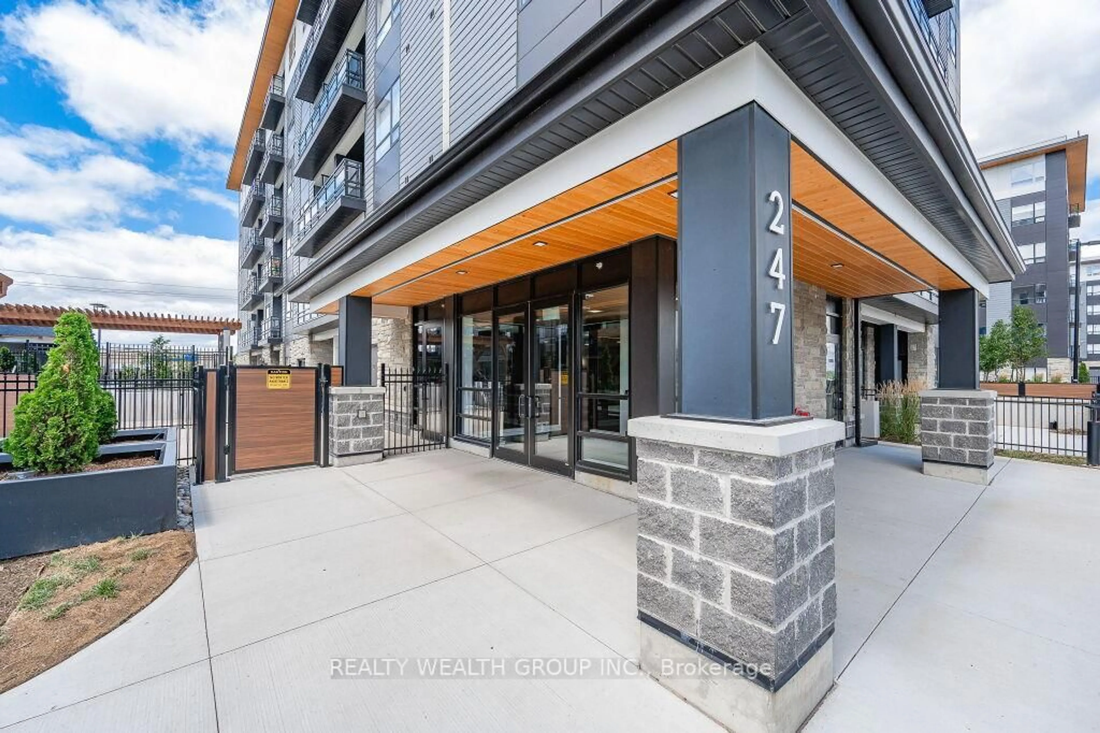 Patio, unknown for 247 Northfiled Dr #614, Waterloo Ontario N2K 0H1