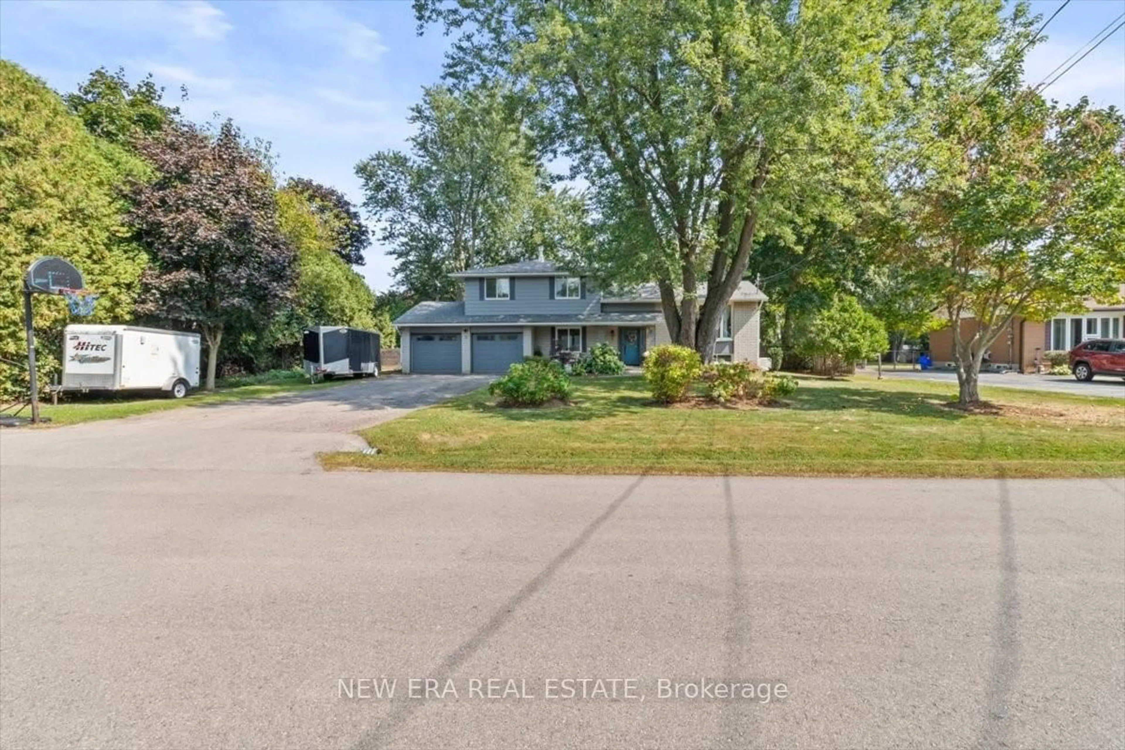 A pic from outside/outdoor area/front of a property/back of a property/a pic from drone, street for 2 Carey St, Hamilton Ontario L0R 2H2