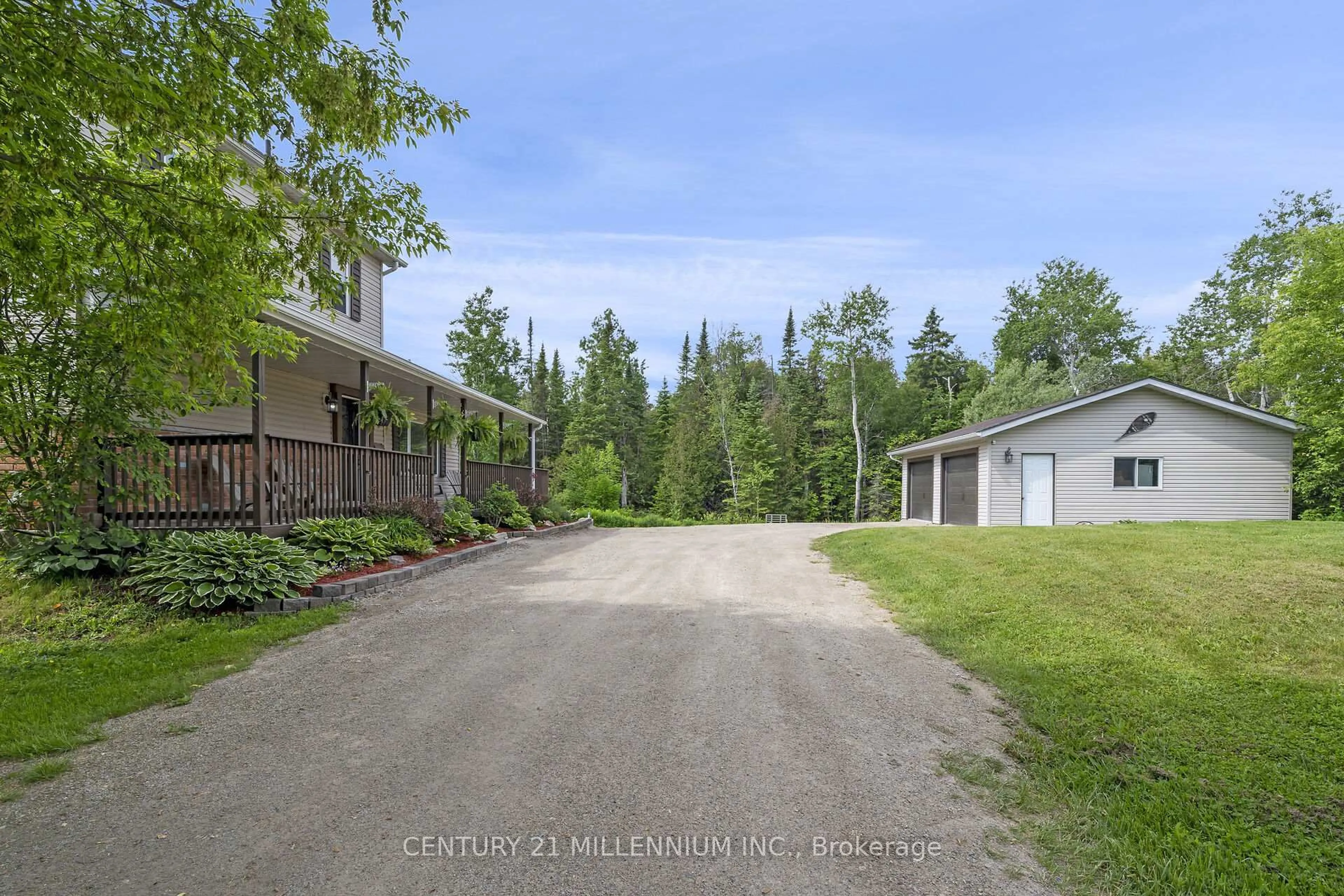 A pic from outside/outdoor area/front of a property/back of a property/a pic from drone, unknown for 5770 Trafalgar Rd, Erin Ontario N0B 1Z0