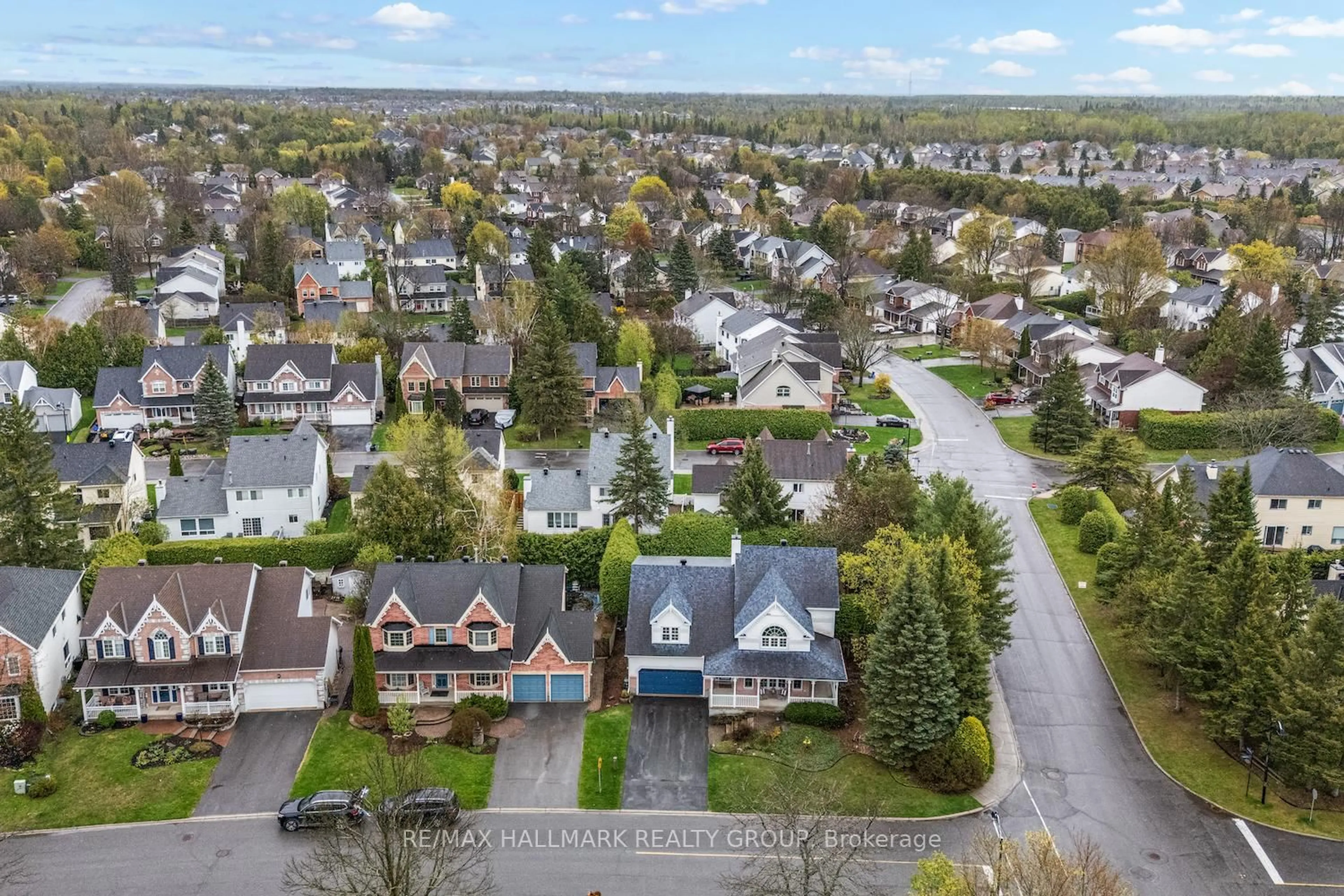 A pic from outside/outdoor area/front of a property/back of a property/a pic from drone, street for 1 Crantham Cres, Ottawa Ontario K2S 1R2