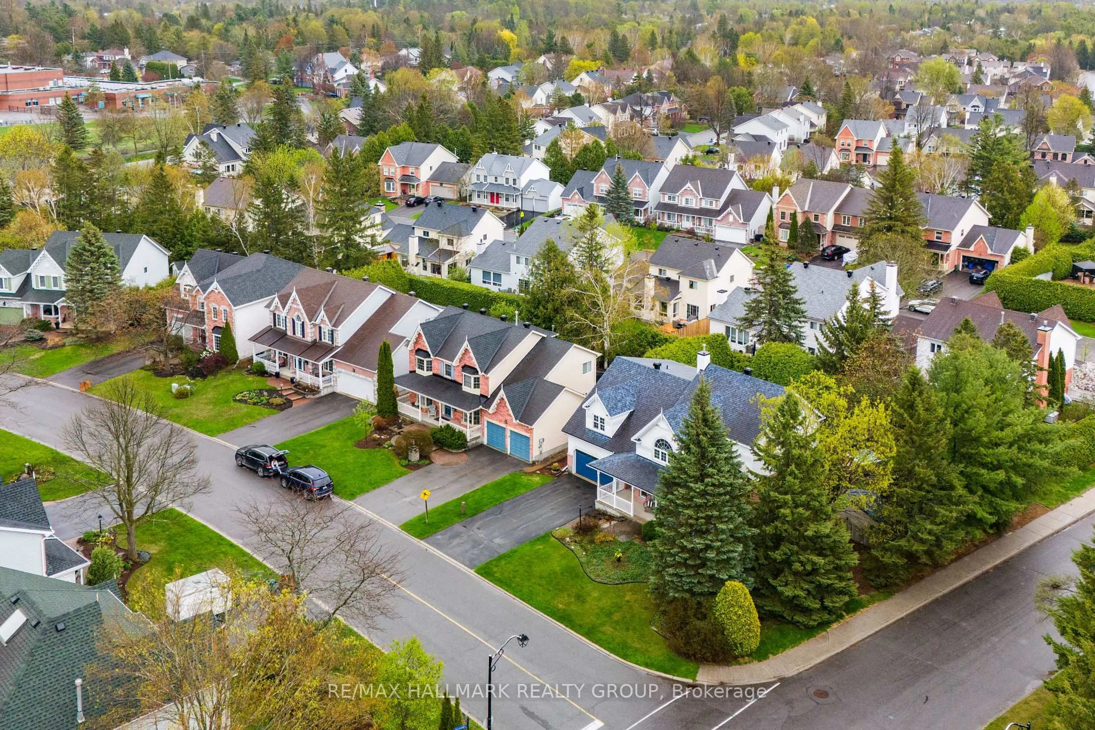 A pic from outside/outdoor area/front of a property/back of a property/a pic from drone, street for 1 Crantham Cres, Ottawa Ontario K2S 1R2