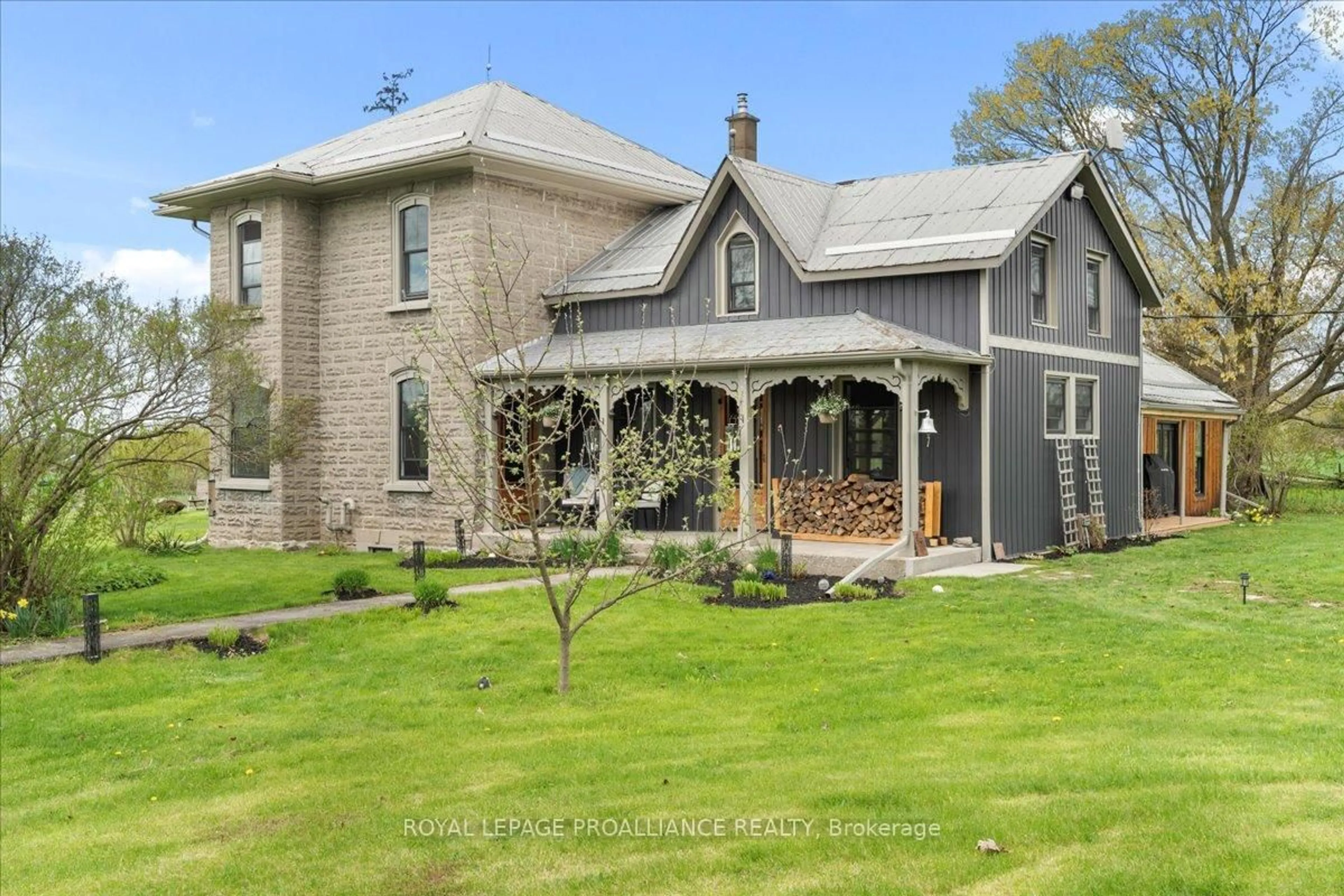 Home with brick exterior material, building for 179 Sweet Rd, Limoges Ontario K0K 2M0