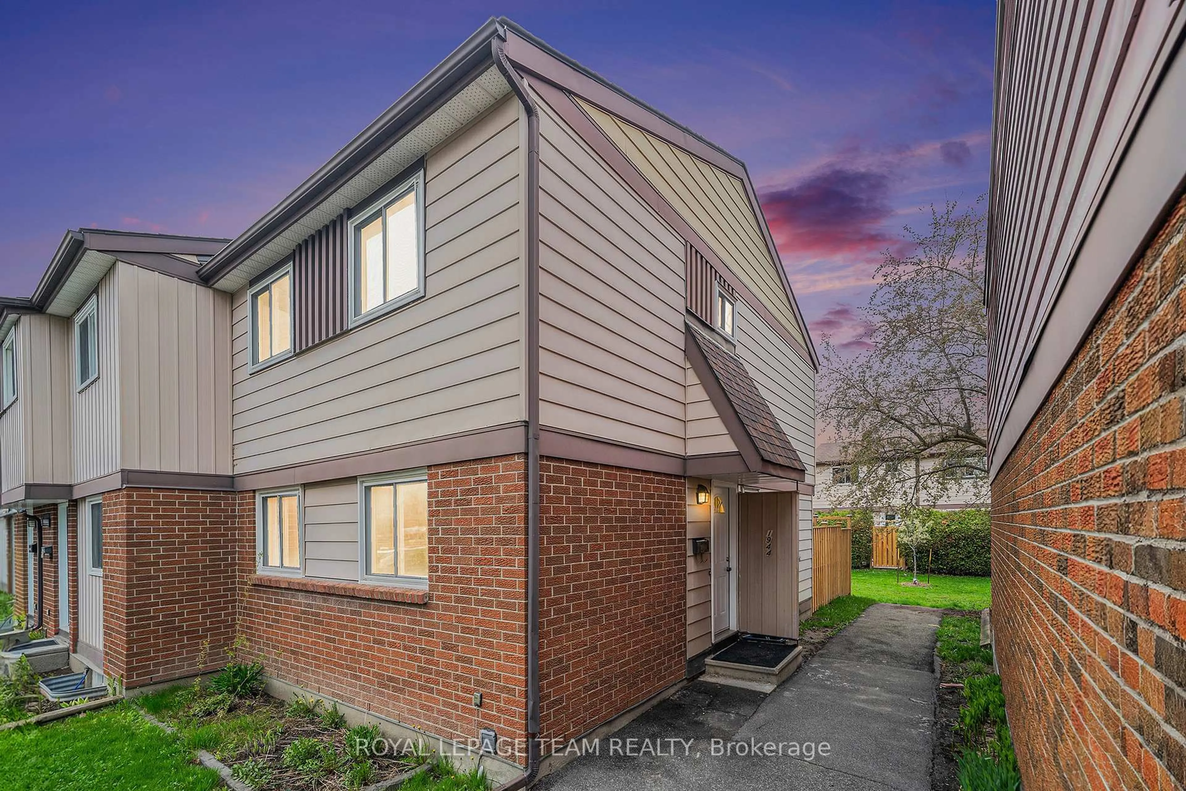 A pic from outside/outdoor area/front of a property/back of a property/a pic from drone, street for 1944 Belmore Lane #26, Ottawa Ontario K1B 4Z8