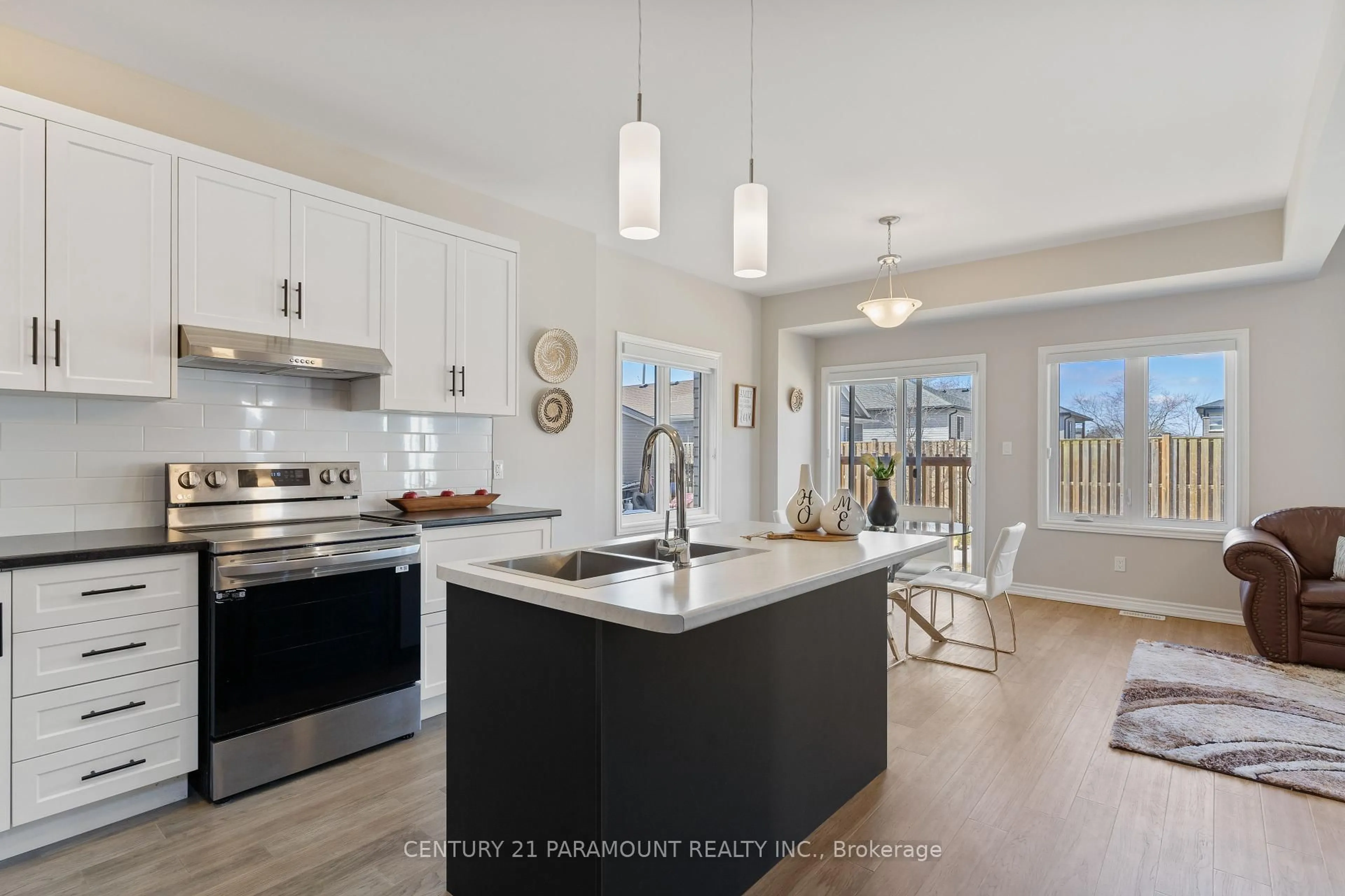 Open concept kitchen, ceramic/tile floor for 72 Bradley Ave, Welland Ontario L3B 0K1