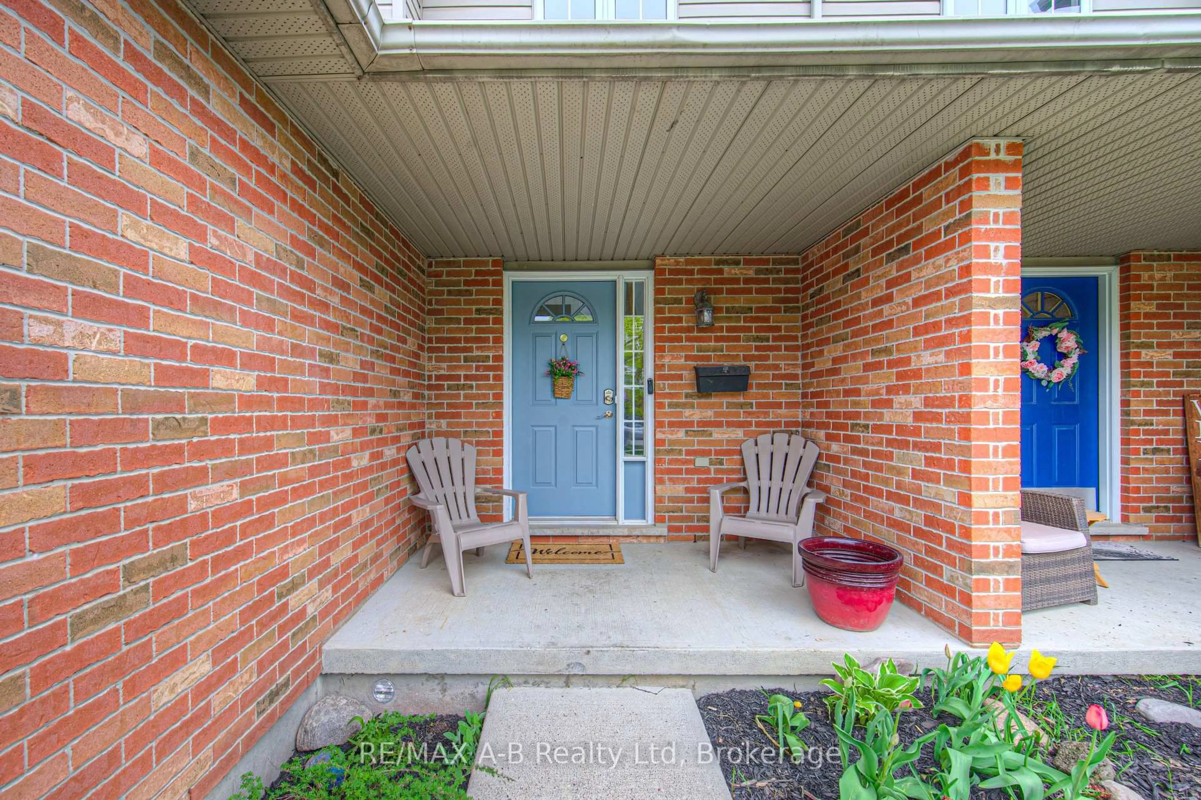Indoor entryway for 290 Norman St, Stratford Ontario N5A 7Y3