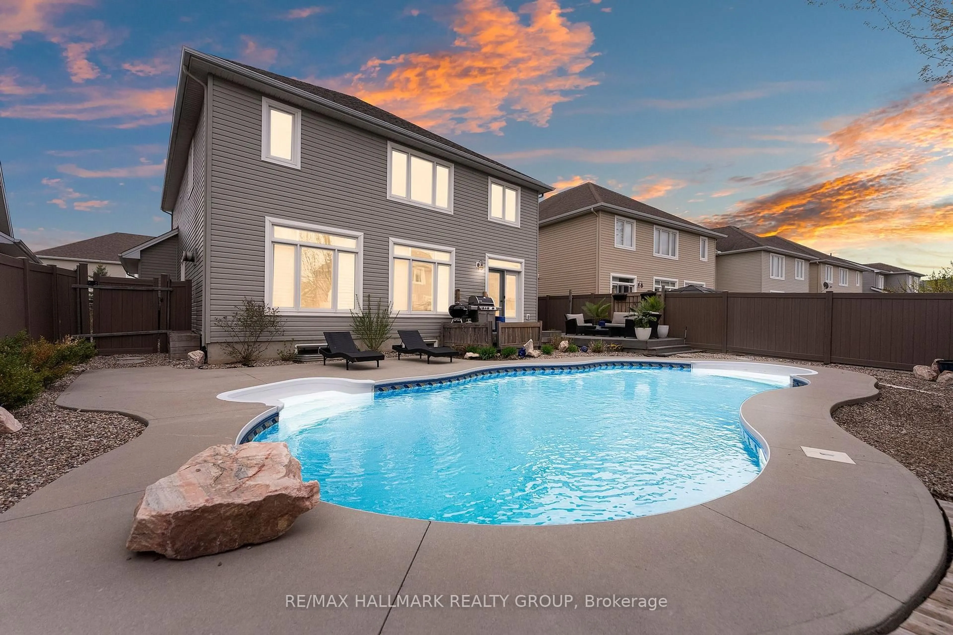 Pool for 412 Callisto Way, Ottawa Ontario K2J 0Z3