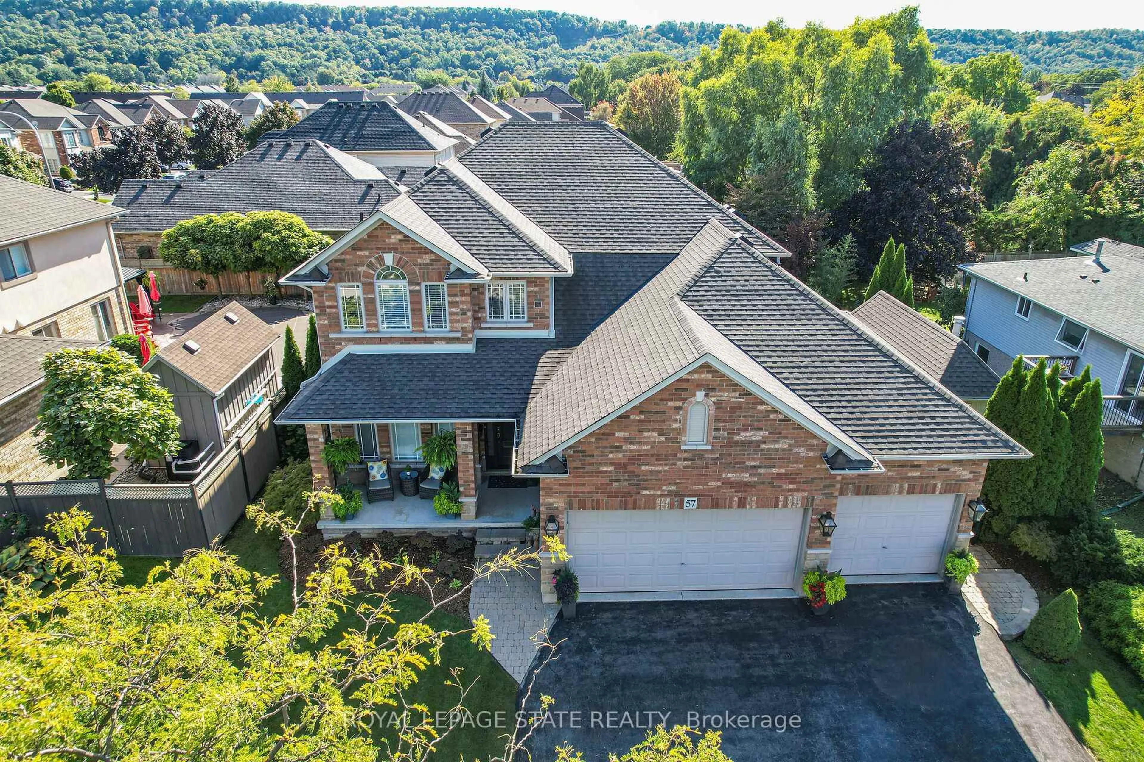 A pic from outside/outdoor area/front of a property/back of a property/a pic from drone, unknown for 57 Gage St, Grimsby Ontario L3M 3Y7