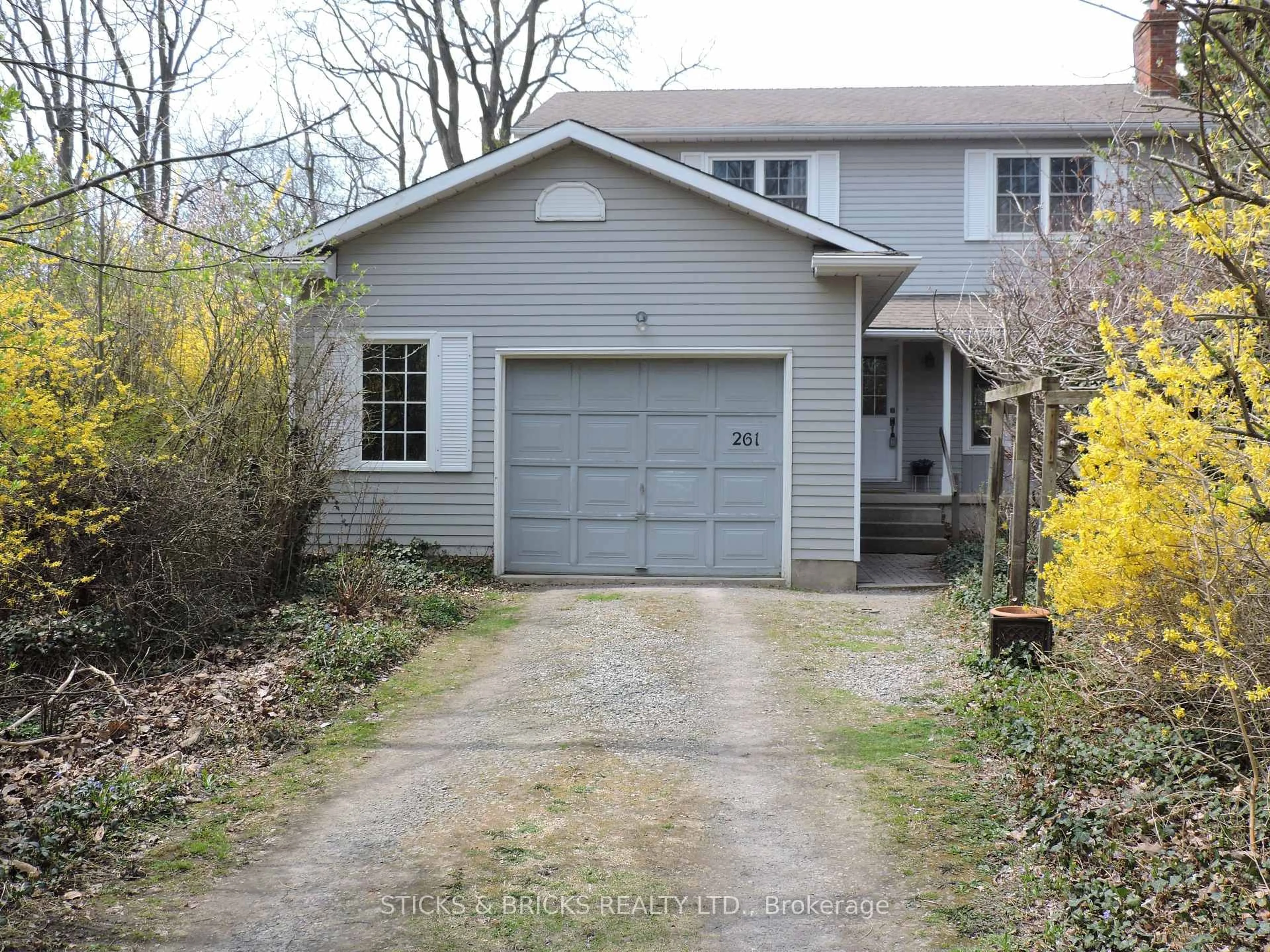 Unknown for 261 King St, Niagara-on-the-Lake Ontario L0S 1J0