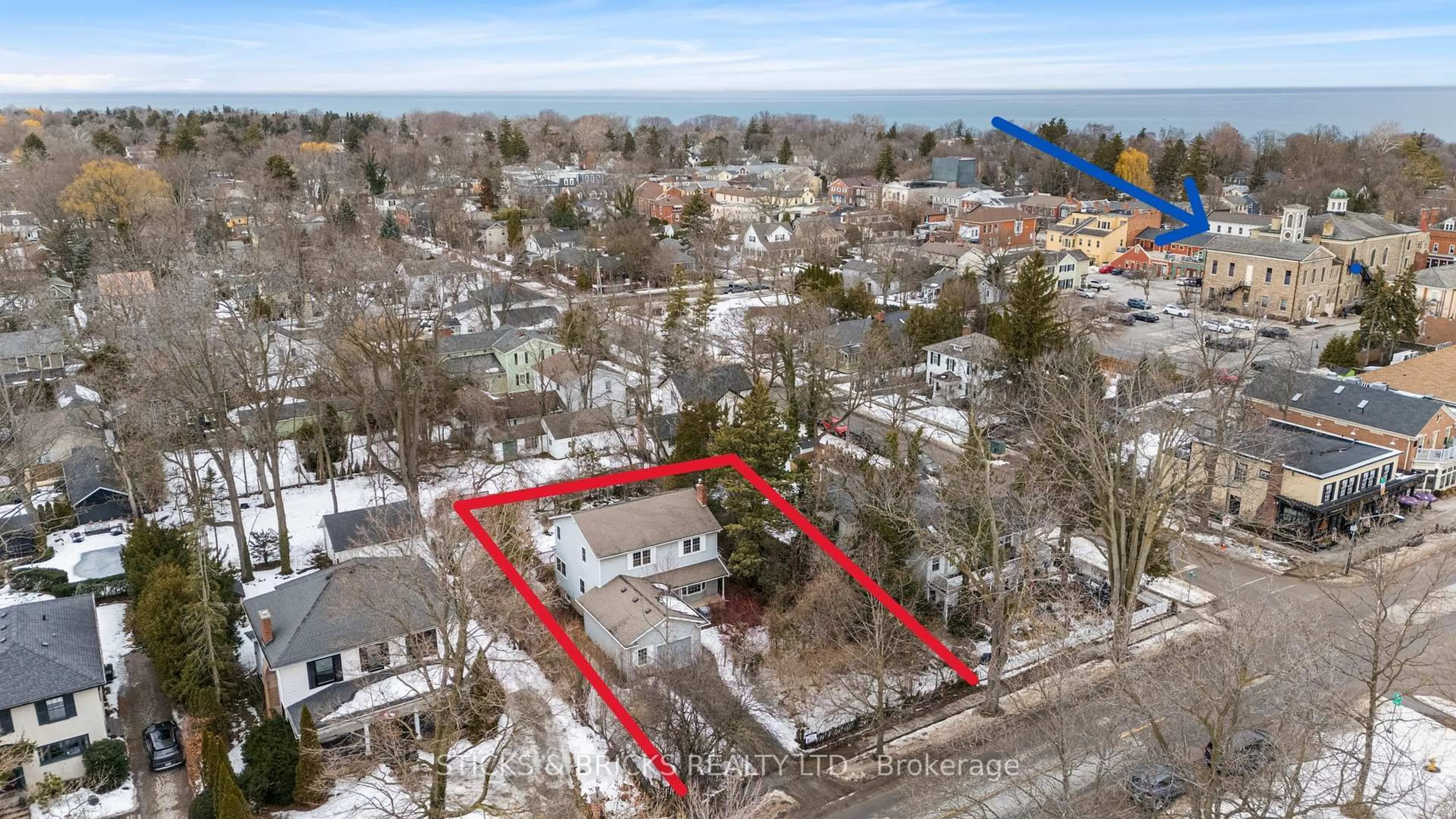 A pic from outside/outdoor area/front of a property/back of a property/a pic from drone, water/lake/river/ocean view for 261 King St, Niagara-on-the-Lake Ontario L0S 1J0
