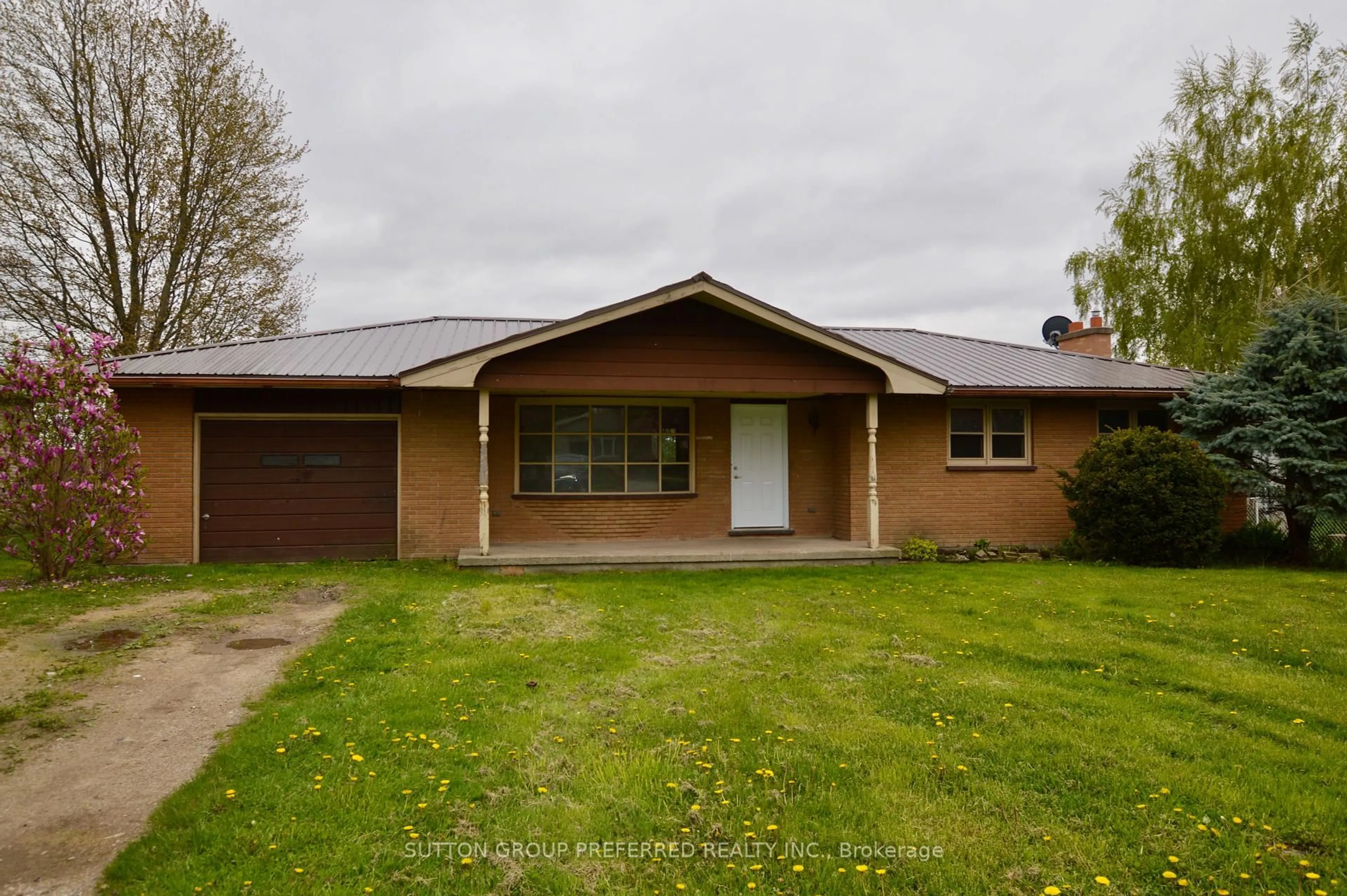 A pic from outside/outdoor area/front of a property/back of a property/a pic from drone, street for 258 Miller Rd, Dutton/Dunwich Ontario N0L 1J0
