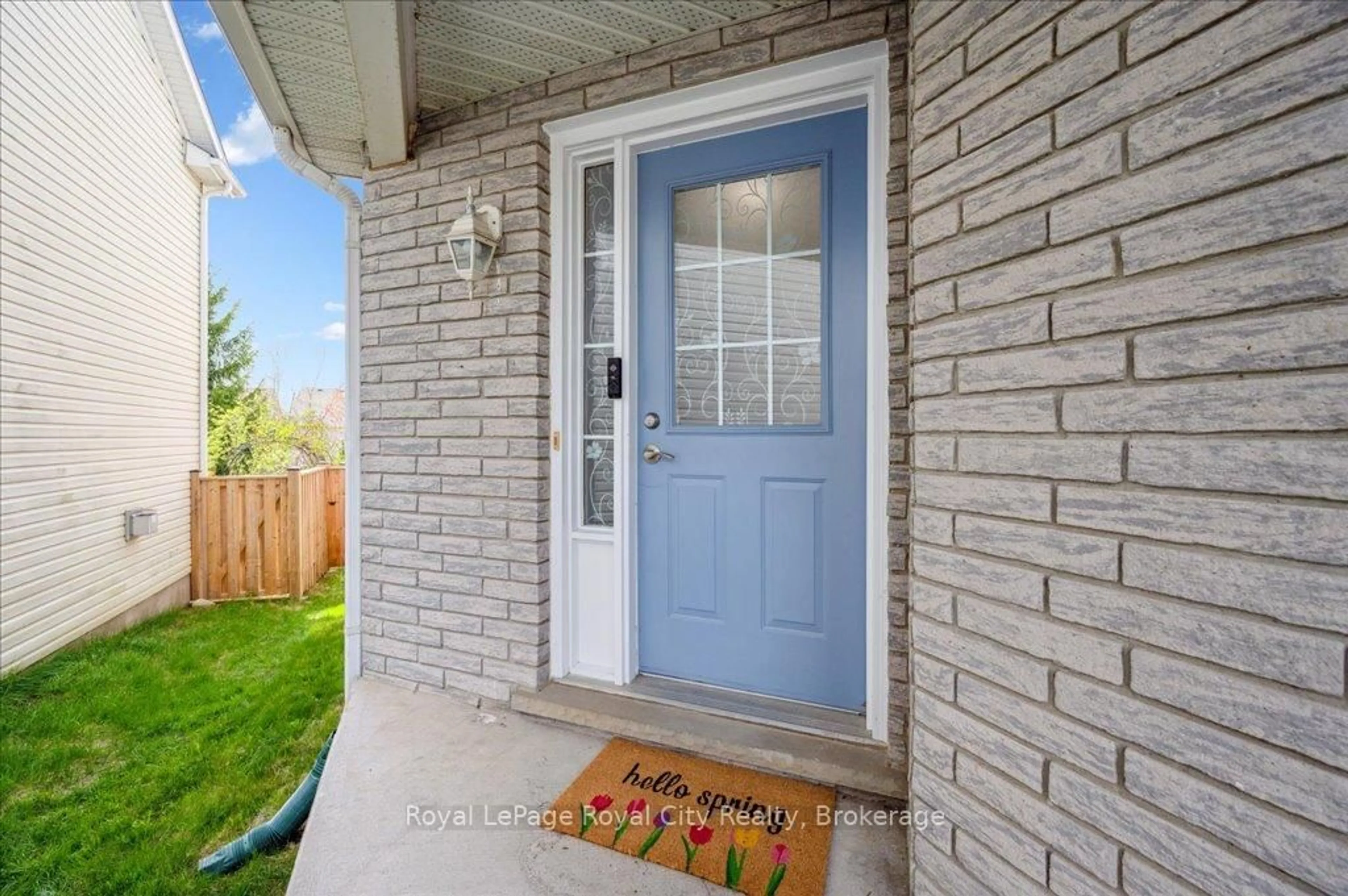 Indoor entryway for 47 McCurdy Rd, Guelph Ontario N1G 4Z9
