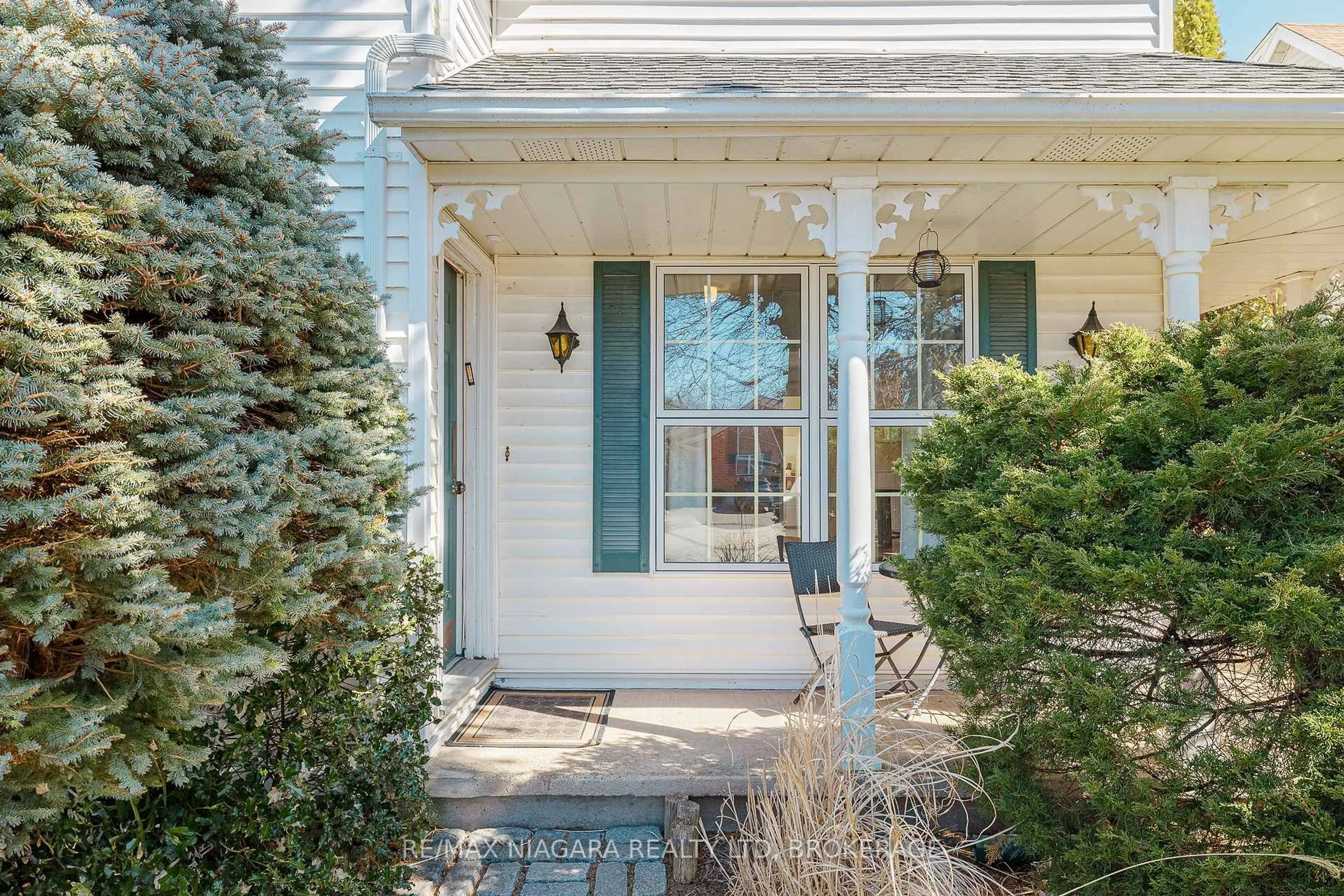 Indoor entryway for 19 The Promenade N/A, Niagara-on-the-Lake Ontario L0S 1J0