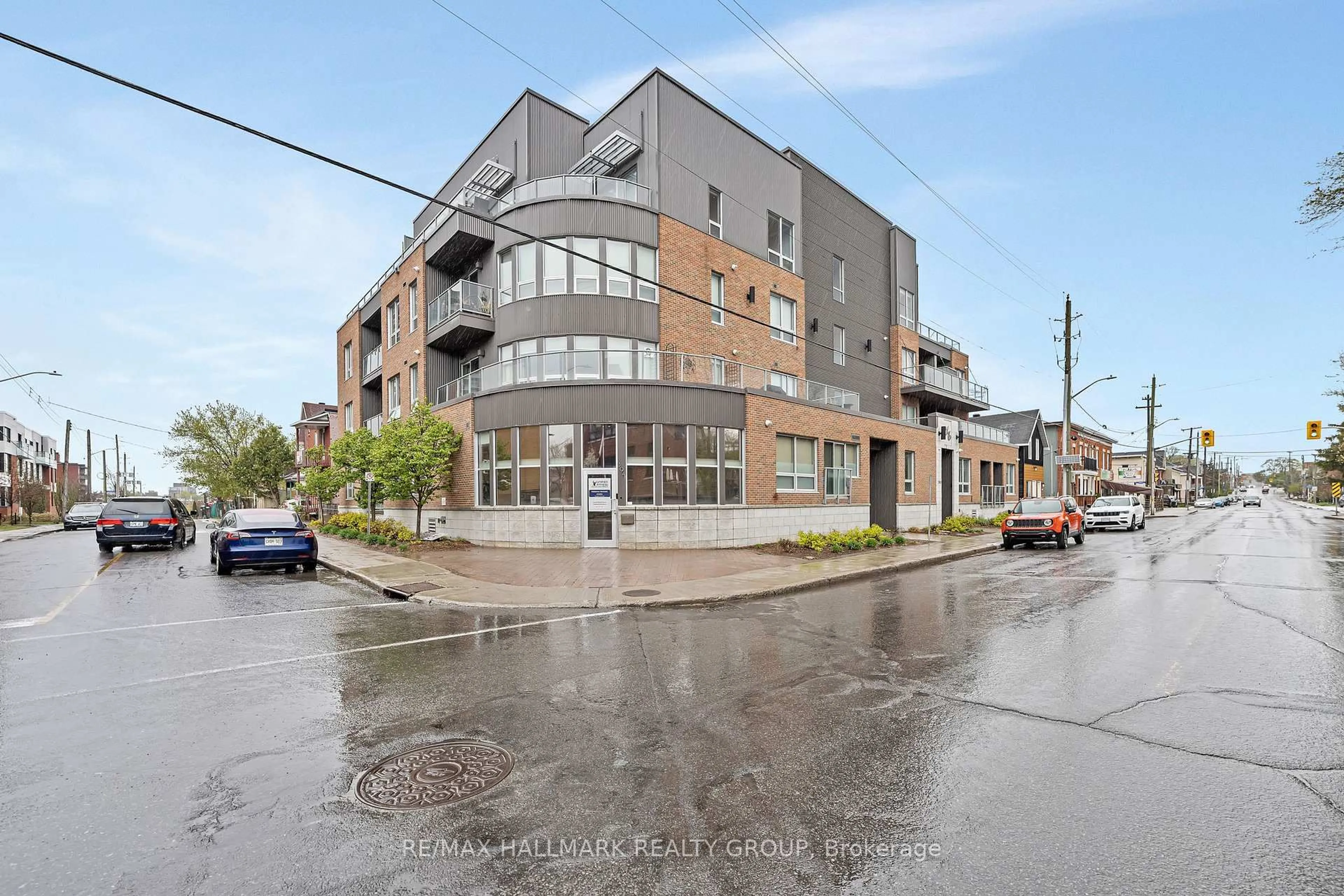 A pic from outside/outdoor area/front of a property/back of a property/a pic from drone, street for 390 Booth St #201, Ottawa Ontario K1R 7K6
