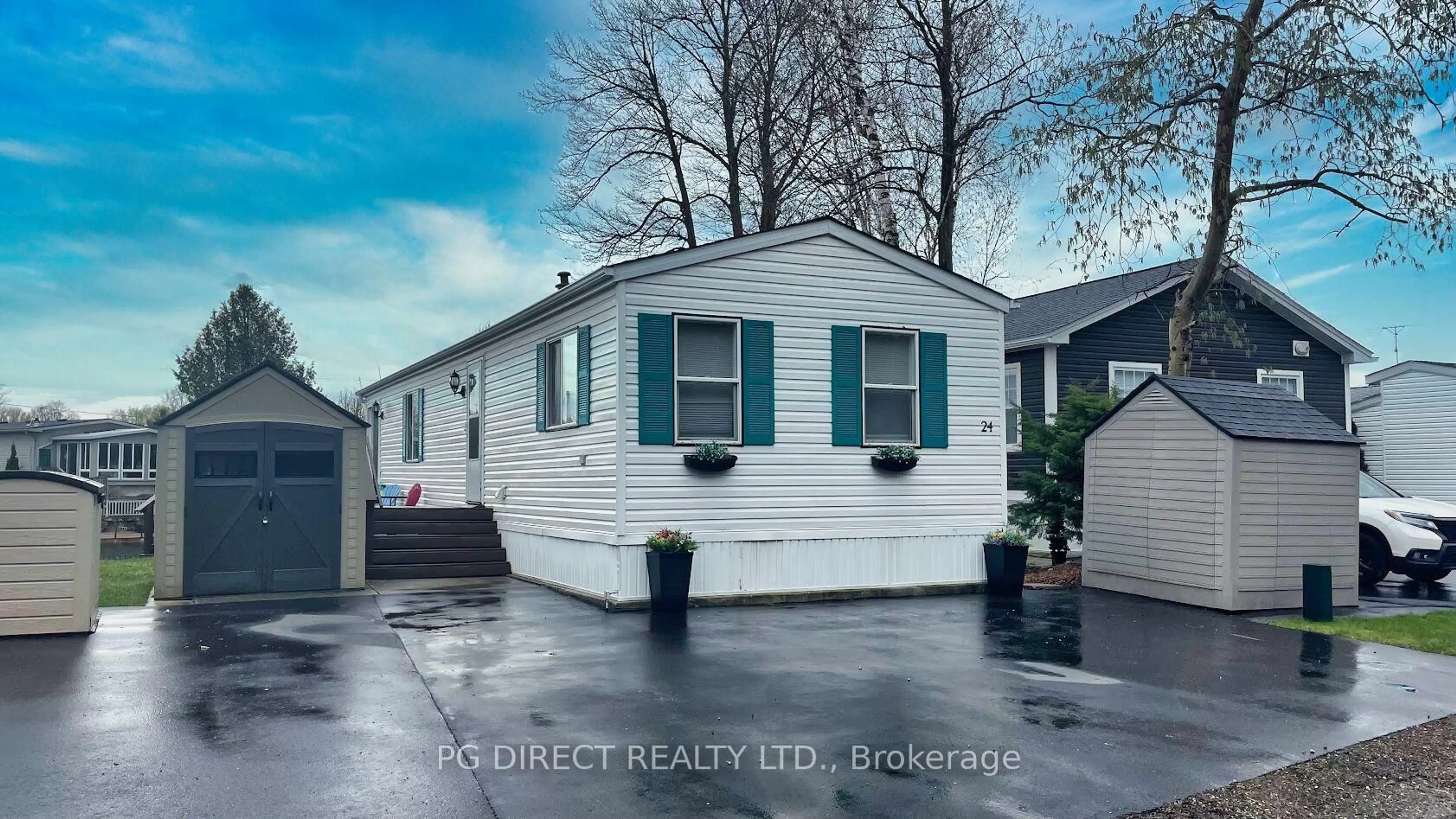 Home with vinyl exterior material, street for 24 Jasper Hts, Puslinch Ontario N1H 6H9