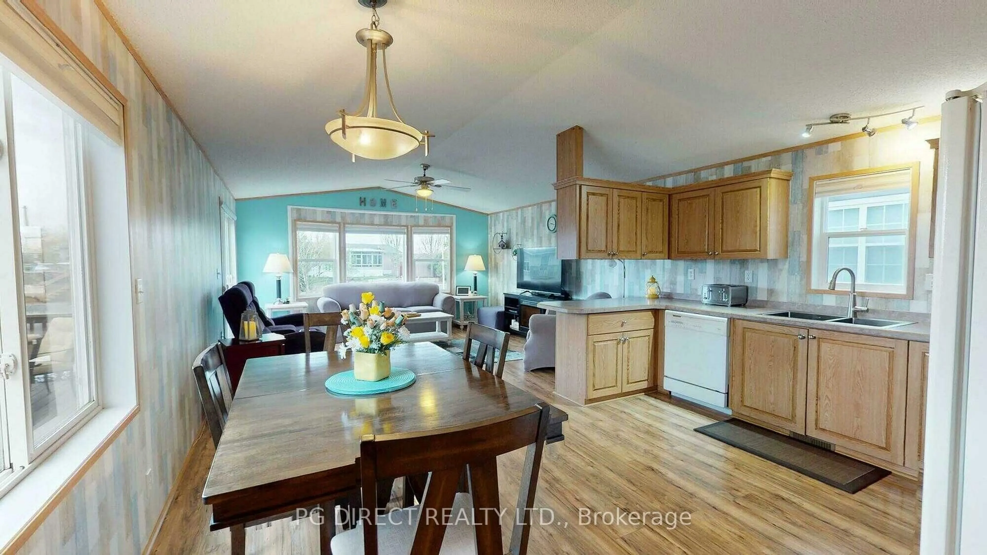Open concept kitchen, wood/laminate floor for 24 Jasper Hts, Puslinch Ontario N1H 6H9