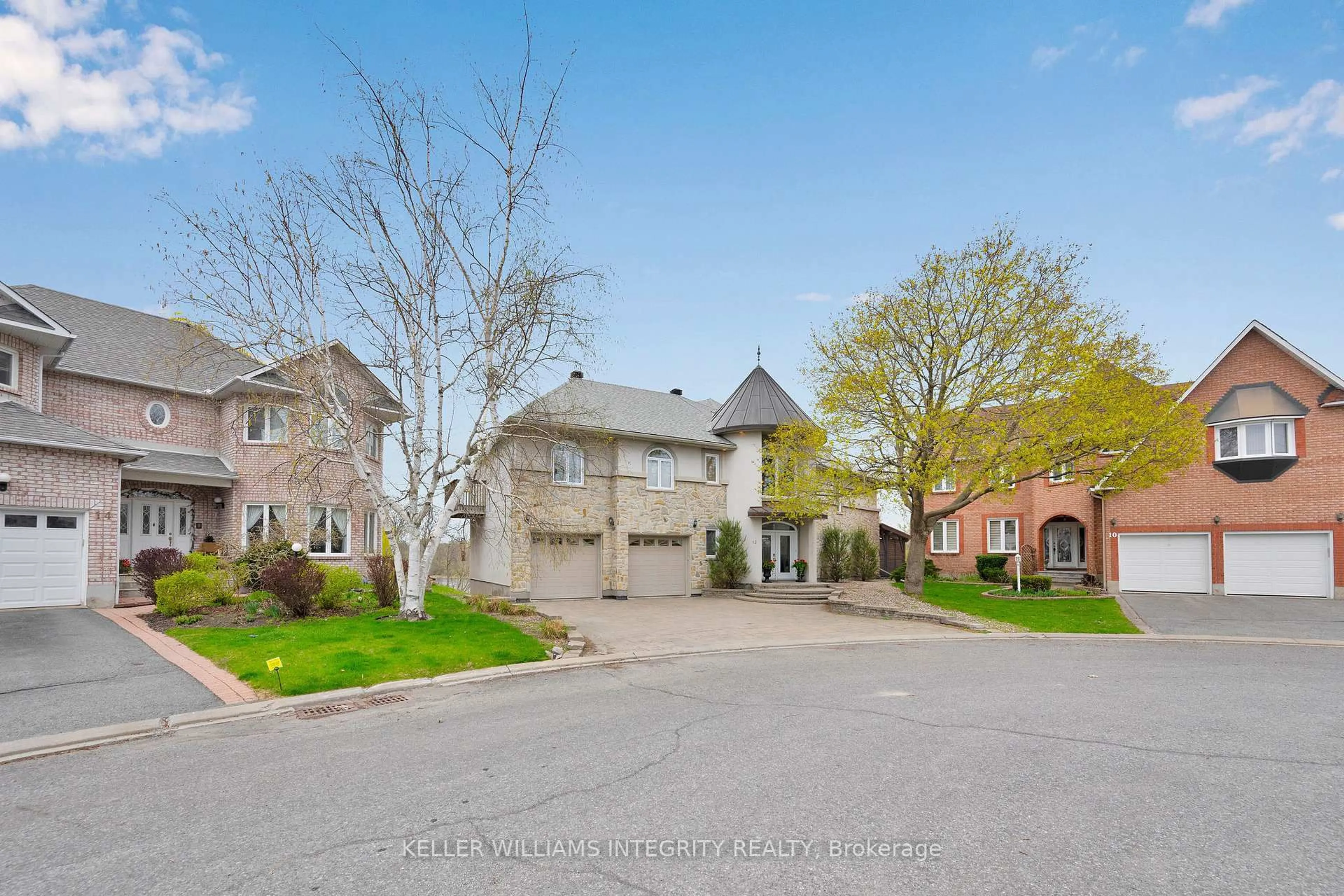 A pic from outside/outdoor area/front of a property/back of a property/a pic from drone, street for 12 Rideau Shore Crt, Ottawa Ontario K2C 3Y8