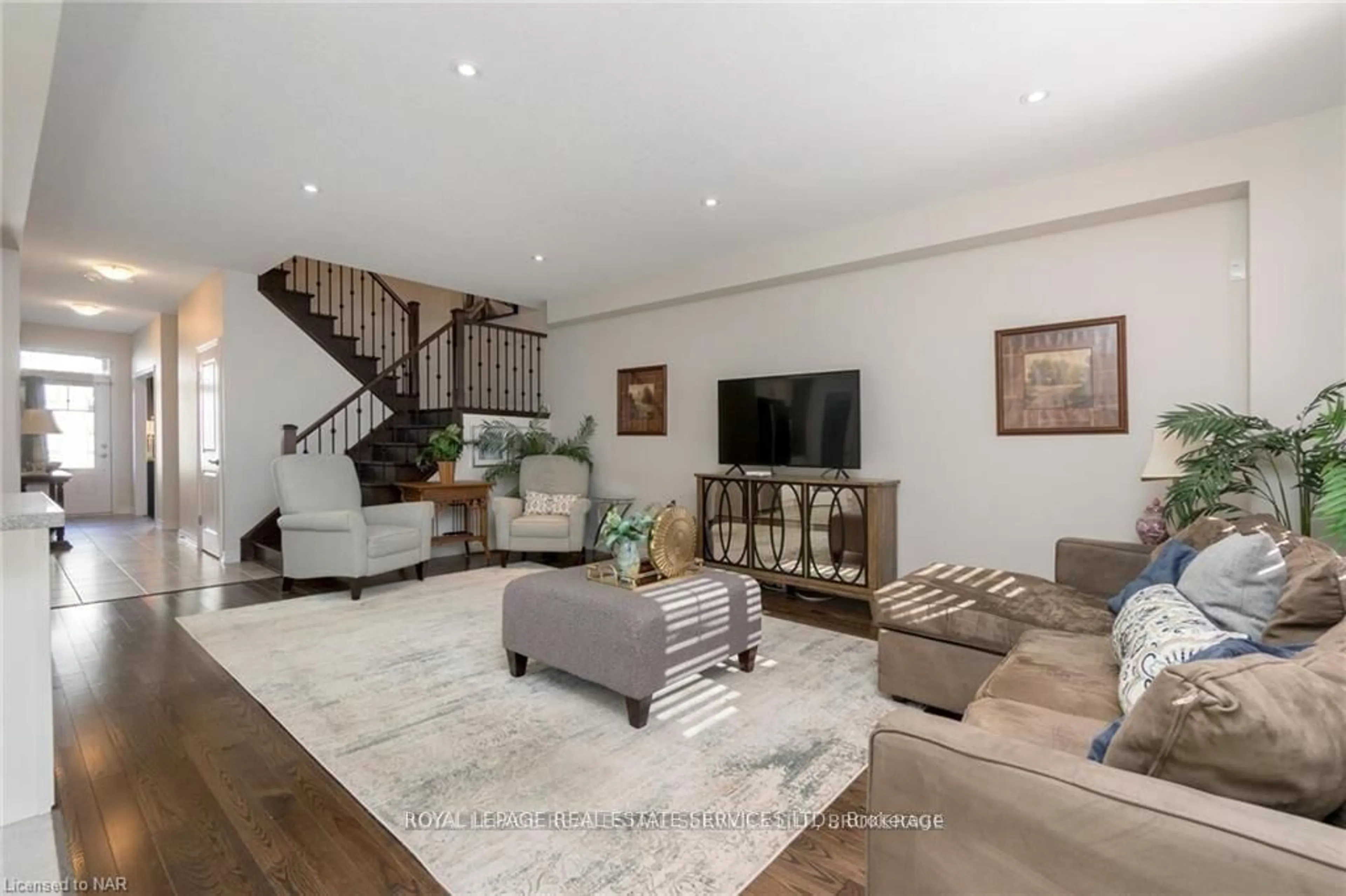 Living room with furniture, unknown for 124 Shoreview Pl, Hamilton Ontario L8E 0J4