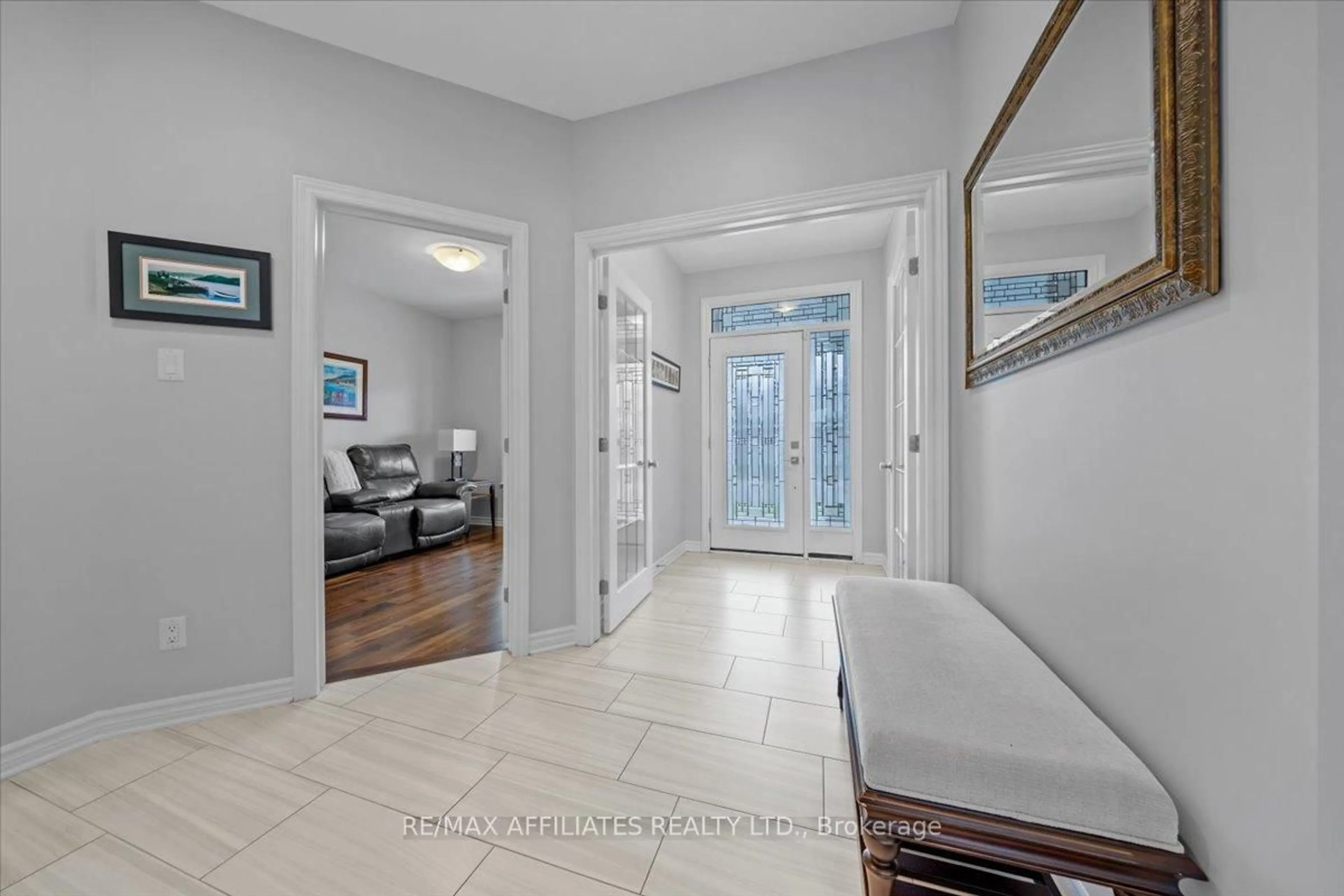 Indoor entryway for 583 Baie Des Castors St, Ottawa Ontario K4A 0Y7