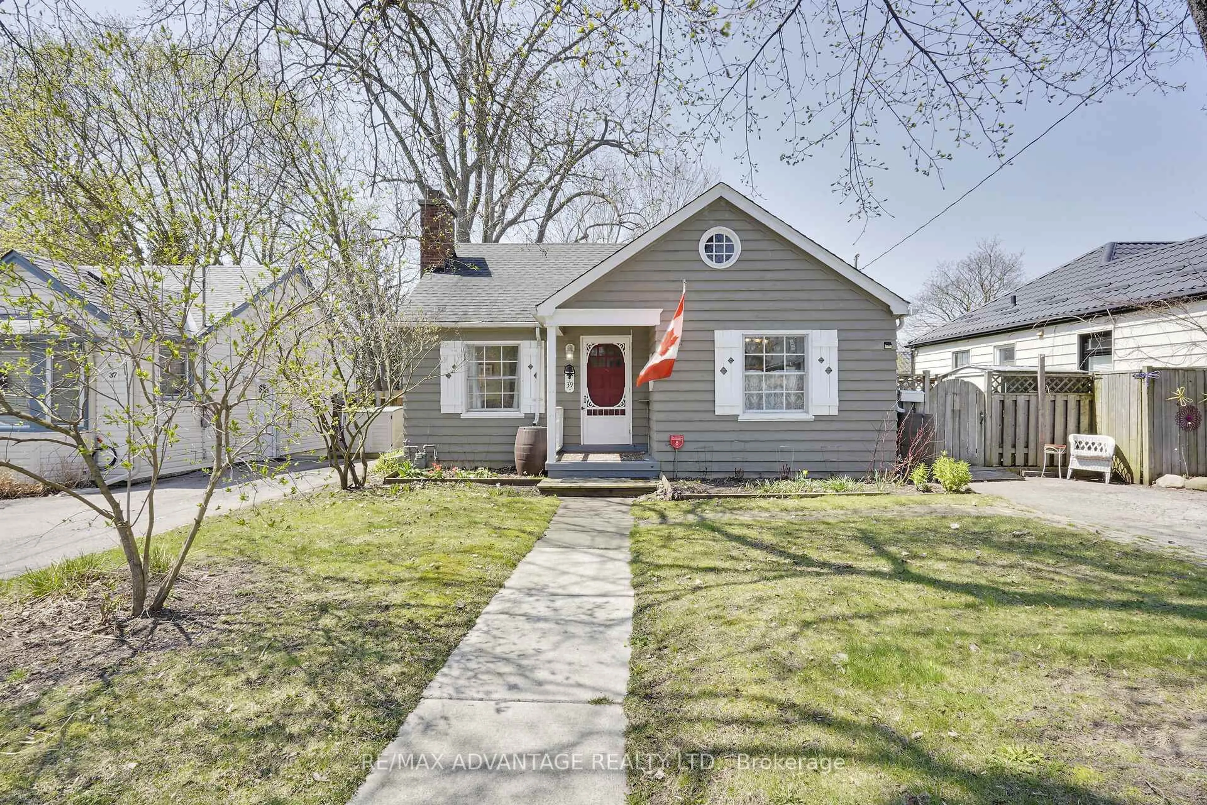Home with brick exterior material, street for 39 Balmoral Ave, London East Ontario N5Y 2K9