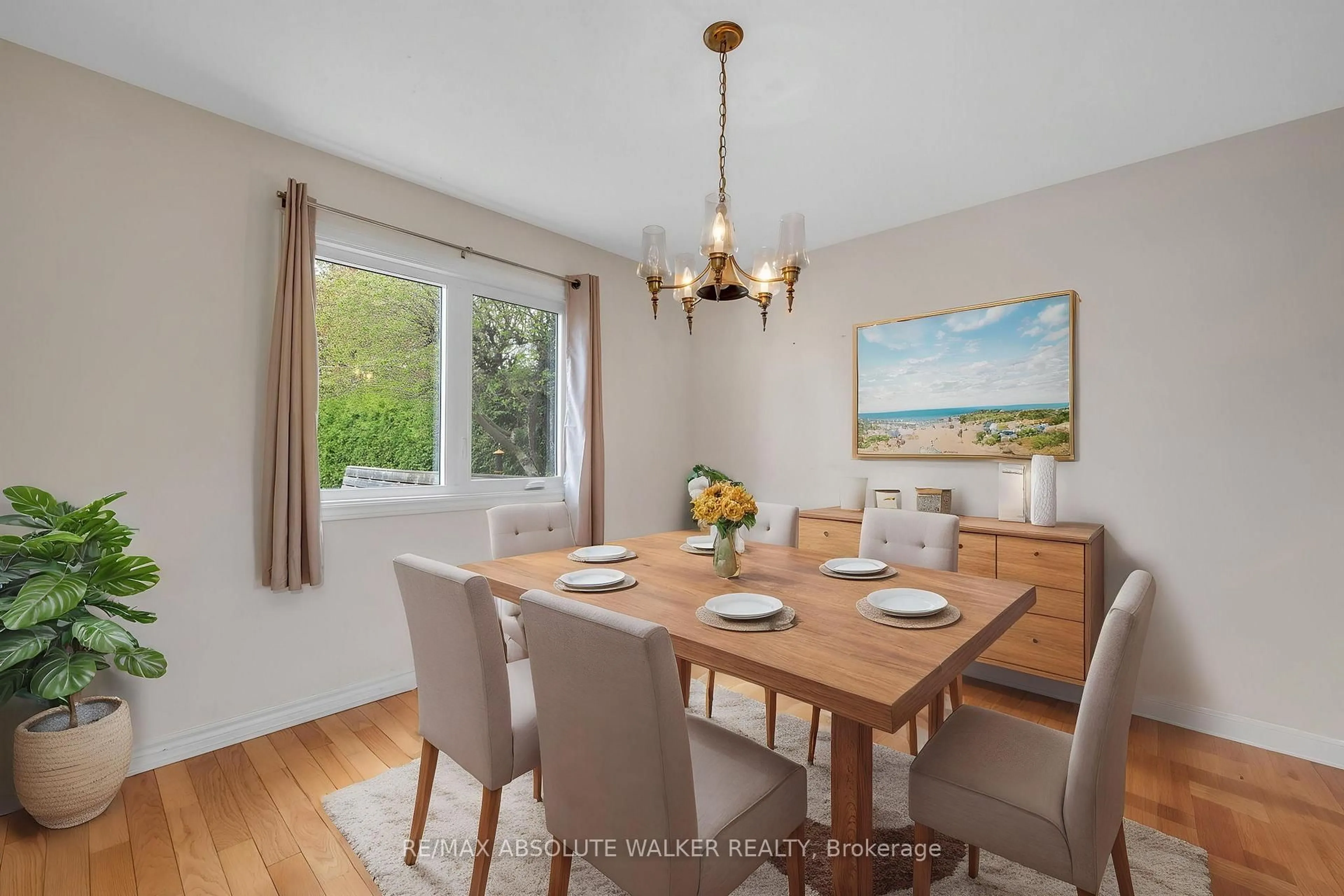 Dining room, wood/laminate floor for 1760 Sunview Dr, Ottawa Ontario K1C 5B2