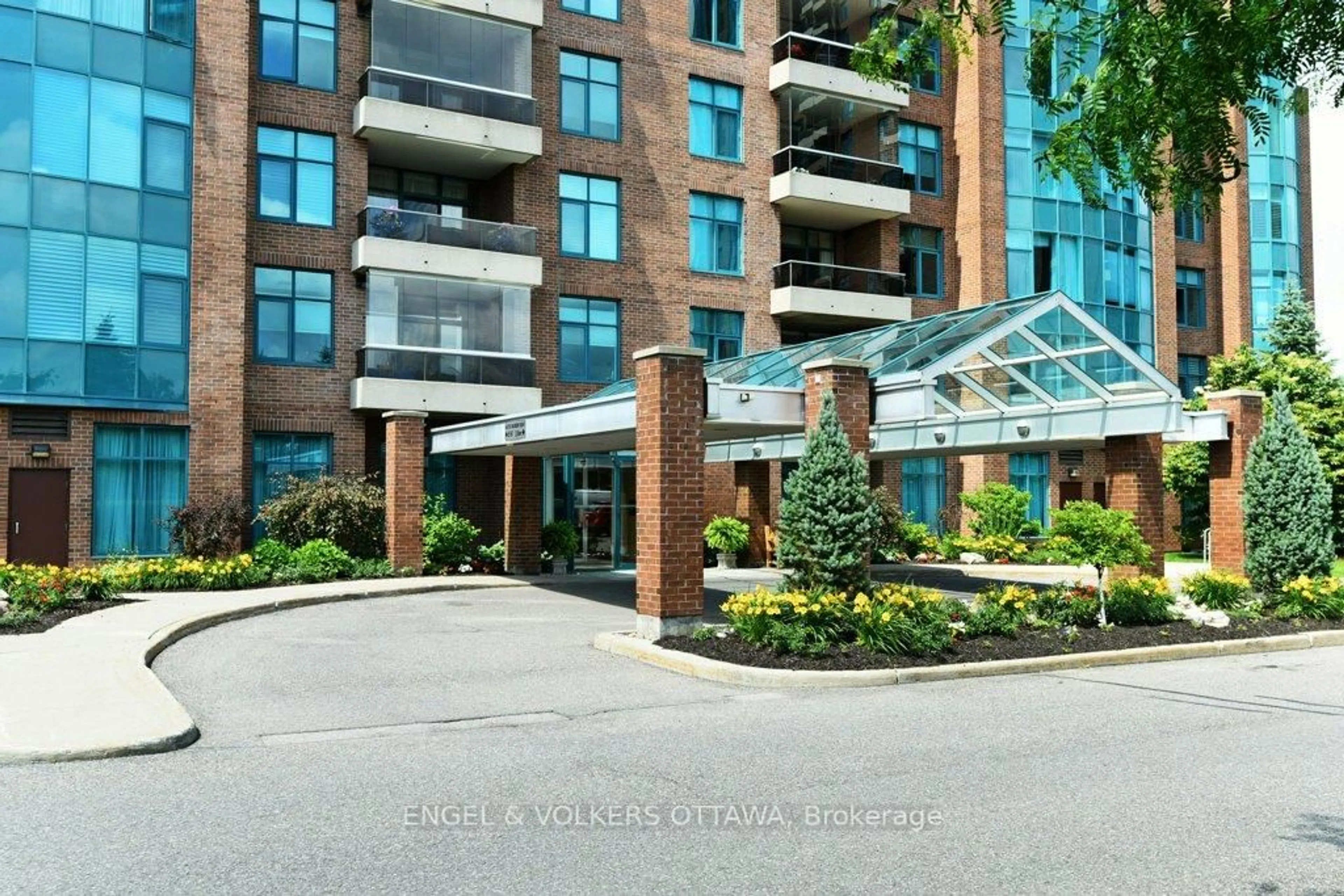 Indoor foyer for 3590 RIVERGATE Way #1606, Ottawa Ontario K1V 1V6