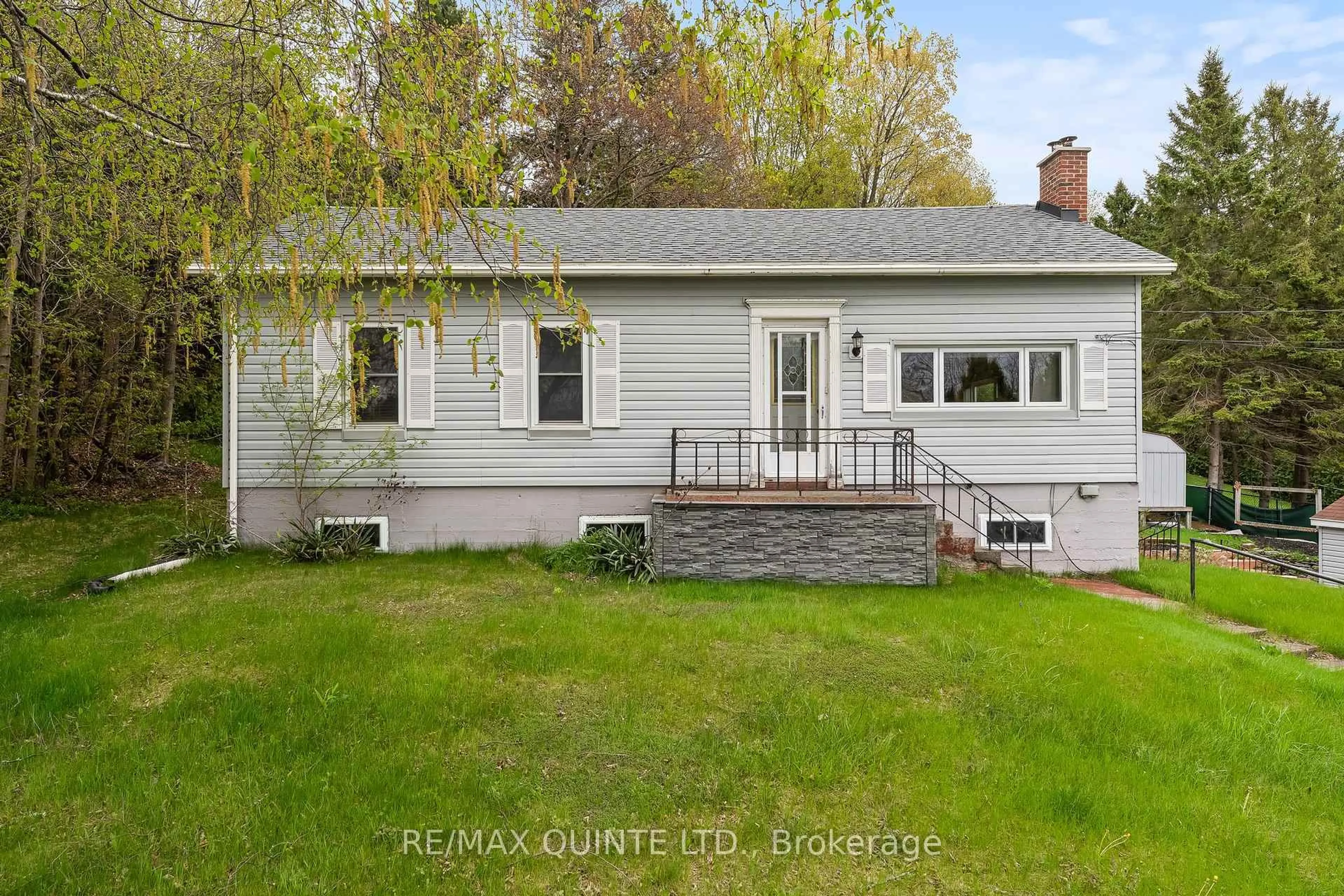A pic from outside/outdoor area/front of a property/back of a property/a pic from drone, street for 35 George St, Brighton Ontario K0K 1H0
