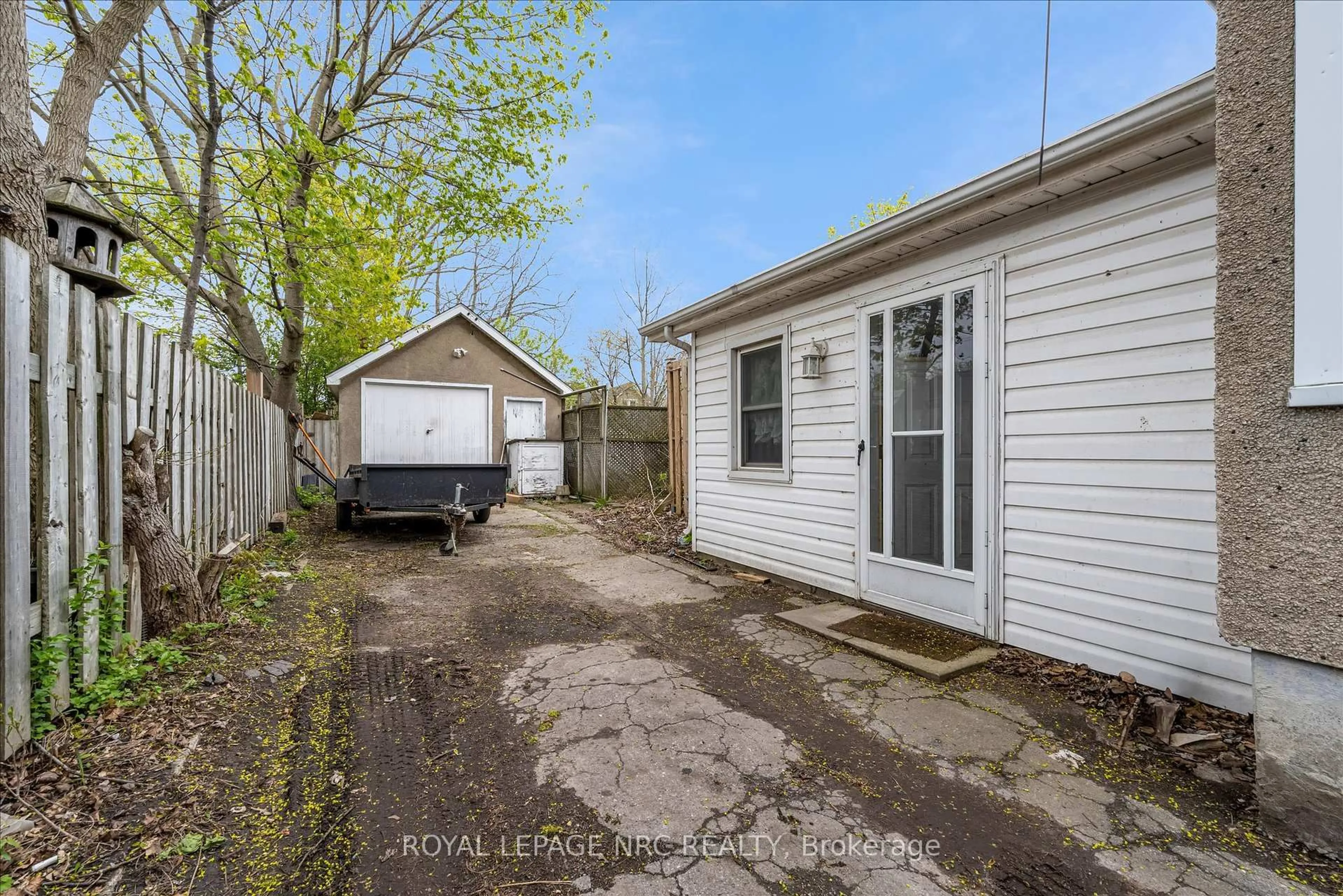 Shed for 305 Mitchell St, Port Colborne Ontario L3K 1Y7