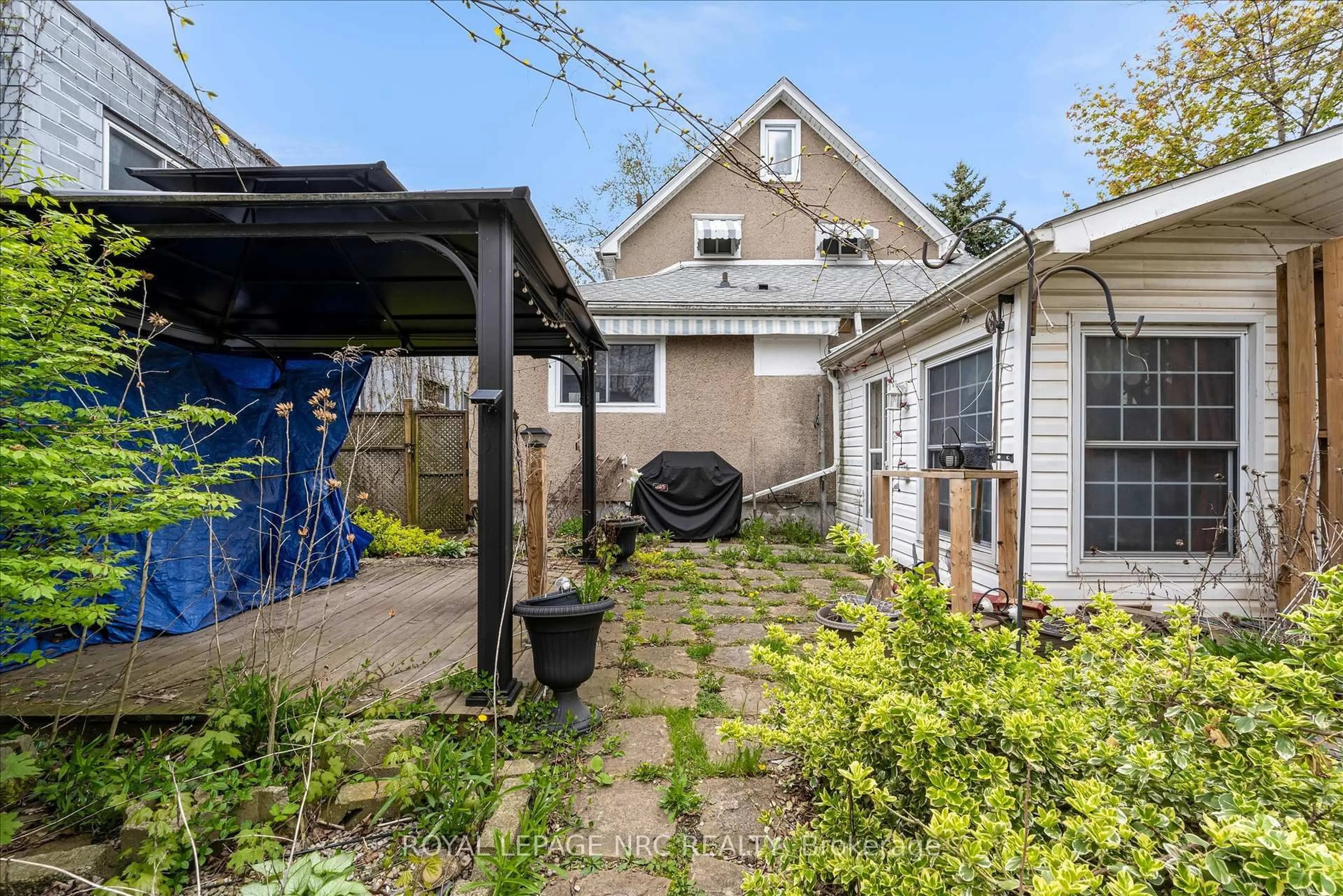 Patio, street for 305 Mitchell St, Port Colborne Ontario L3K 1Y7