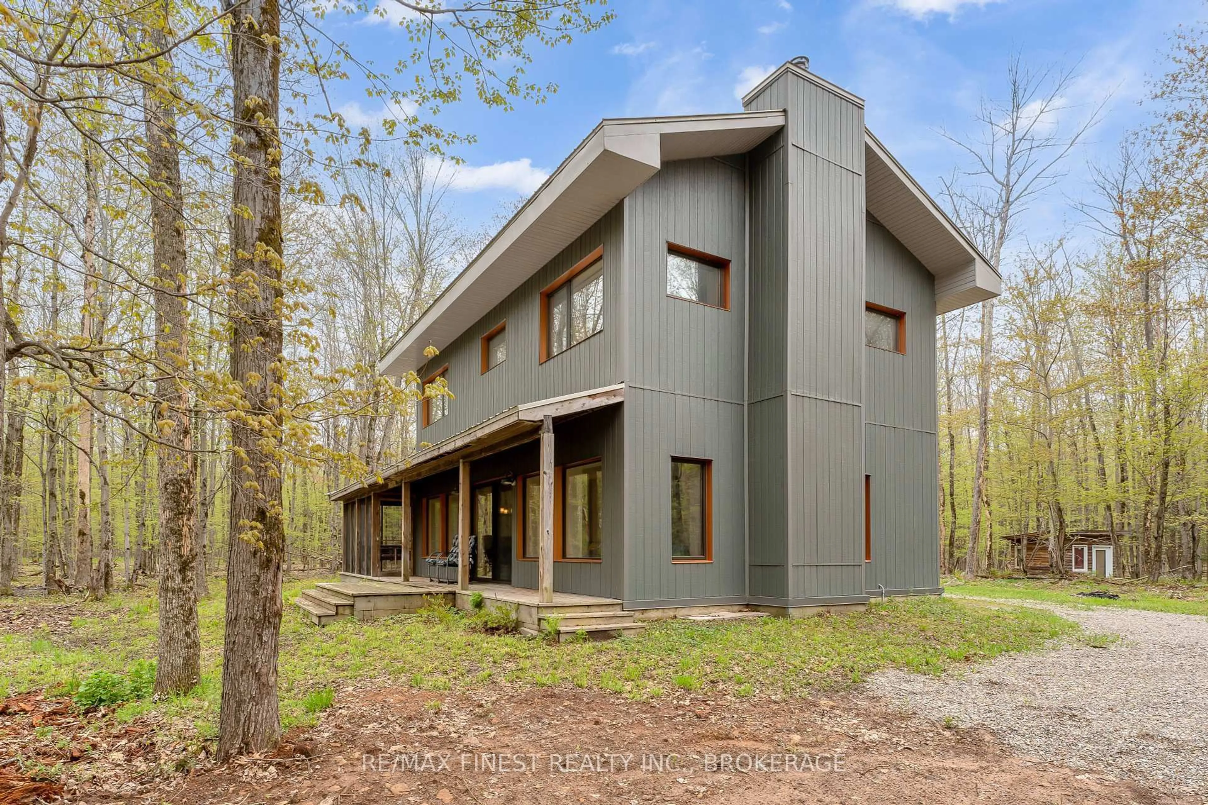 Home with vinyl exterior material, building for 268 Clear Lake Rd, Rideau Lakes Ontario K0G 1E0
